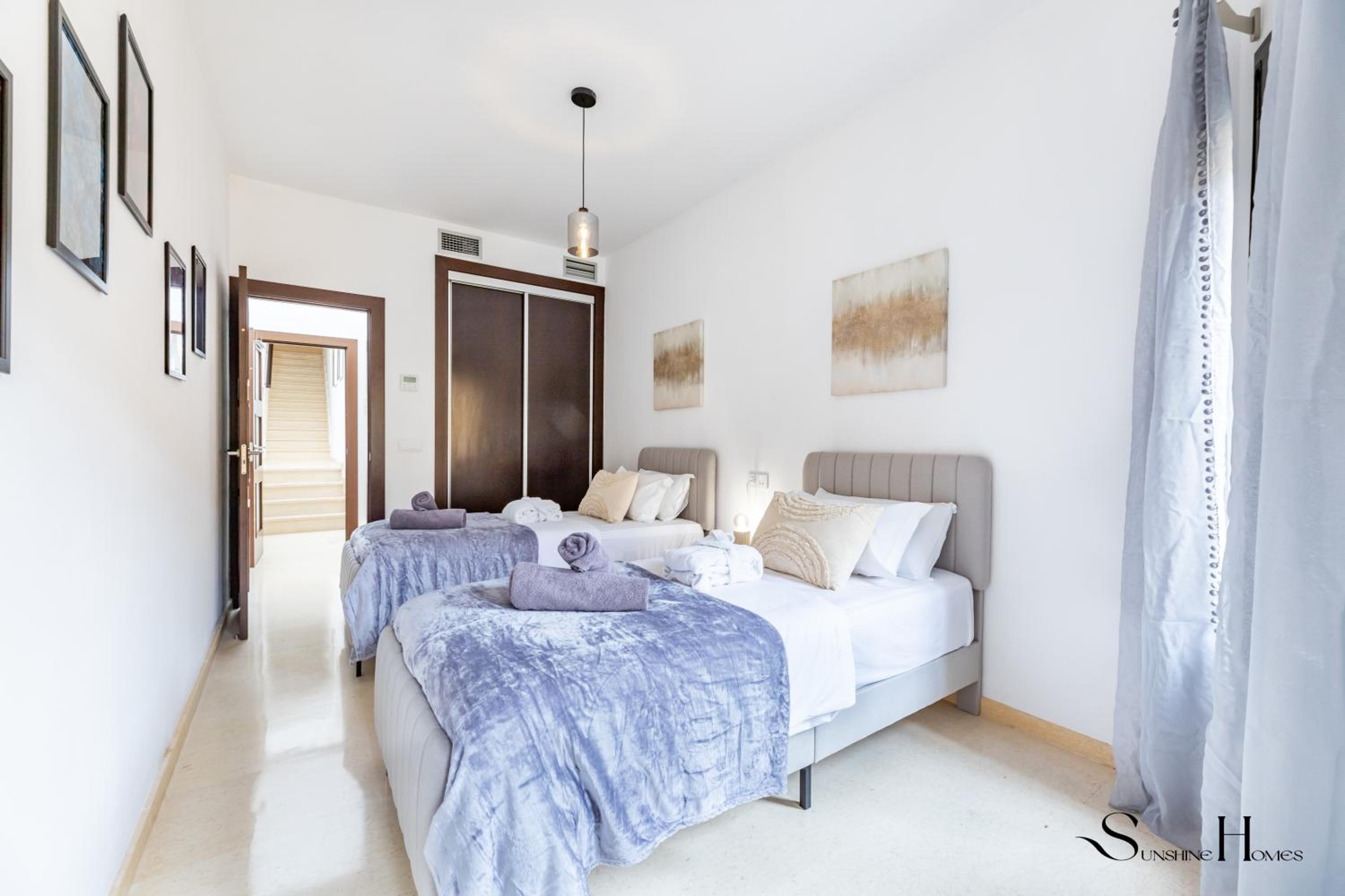 Luxury townhouse with rooftop sauna & Jacuzzi