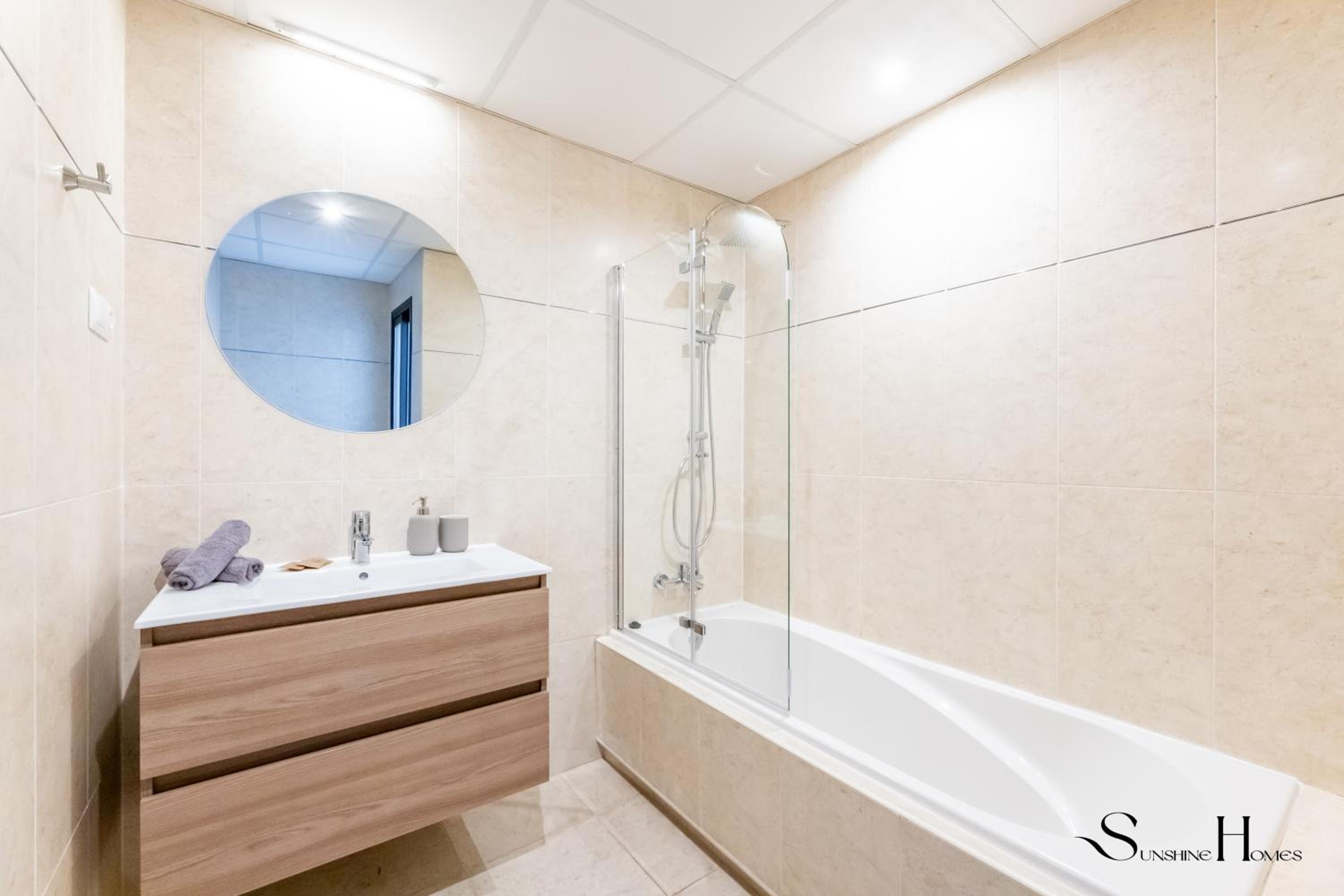 Luxury townhouse with rooftop sauna & Jacuzzi