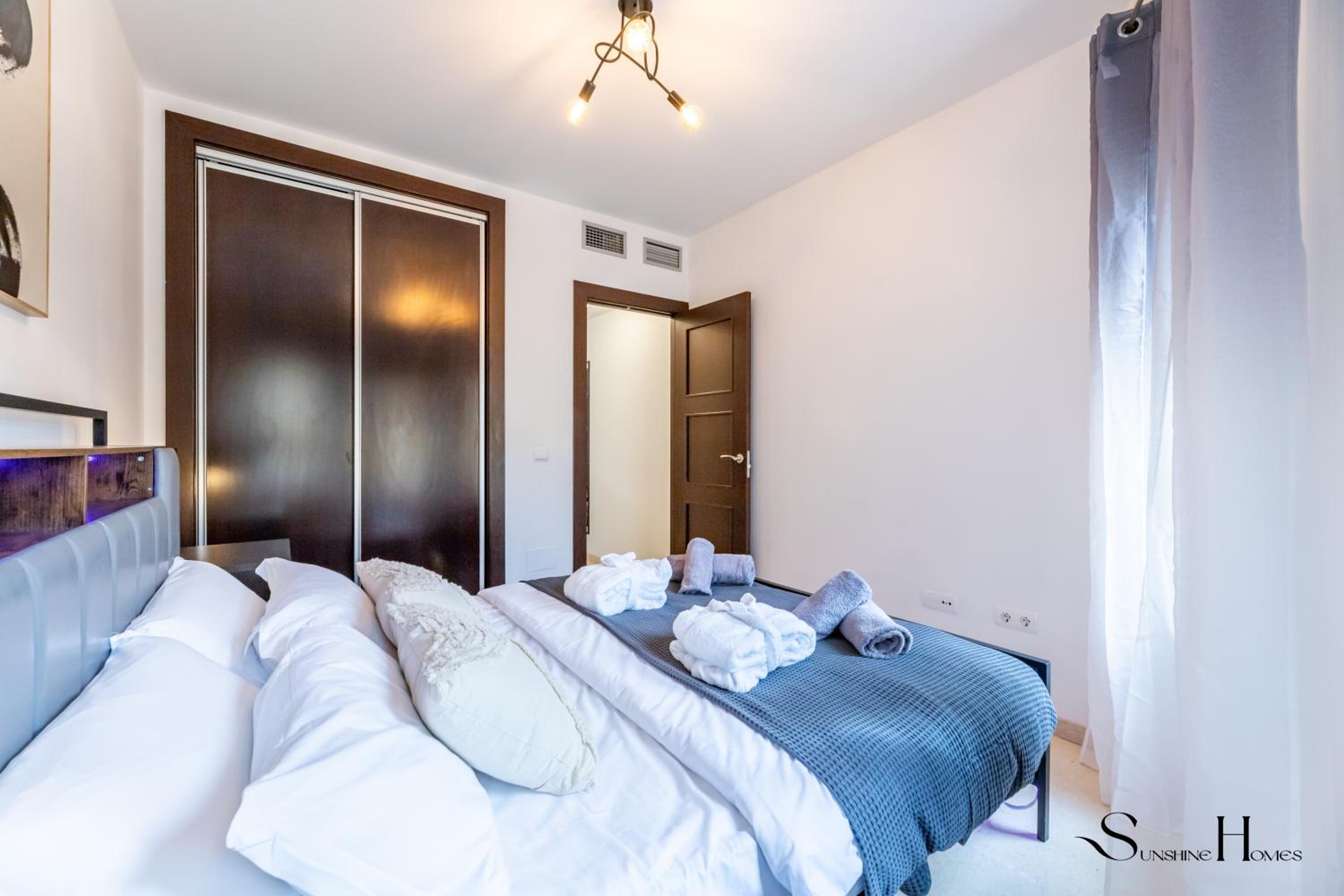 Luxury townhouse with rooftop sauna & Jacuzzi