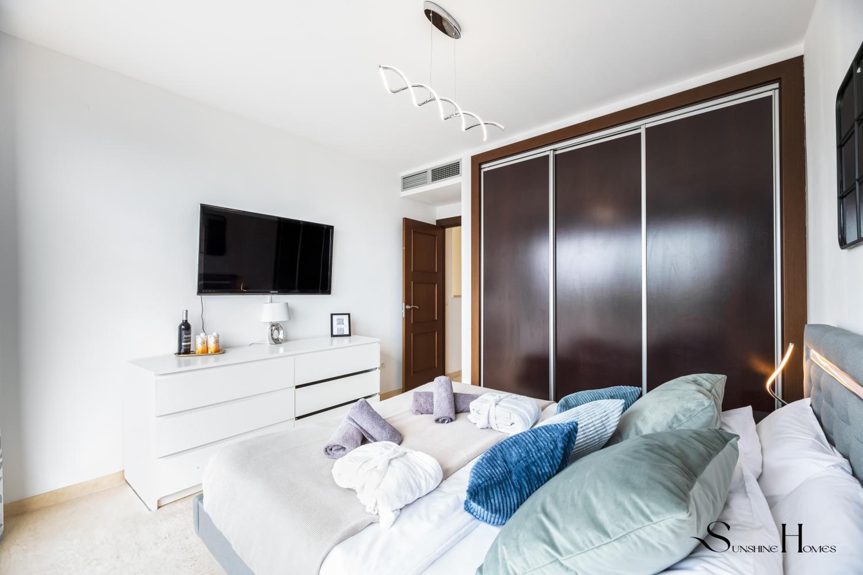 Luxury townhouse with rooftop sauna & Jacuzzi