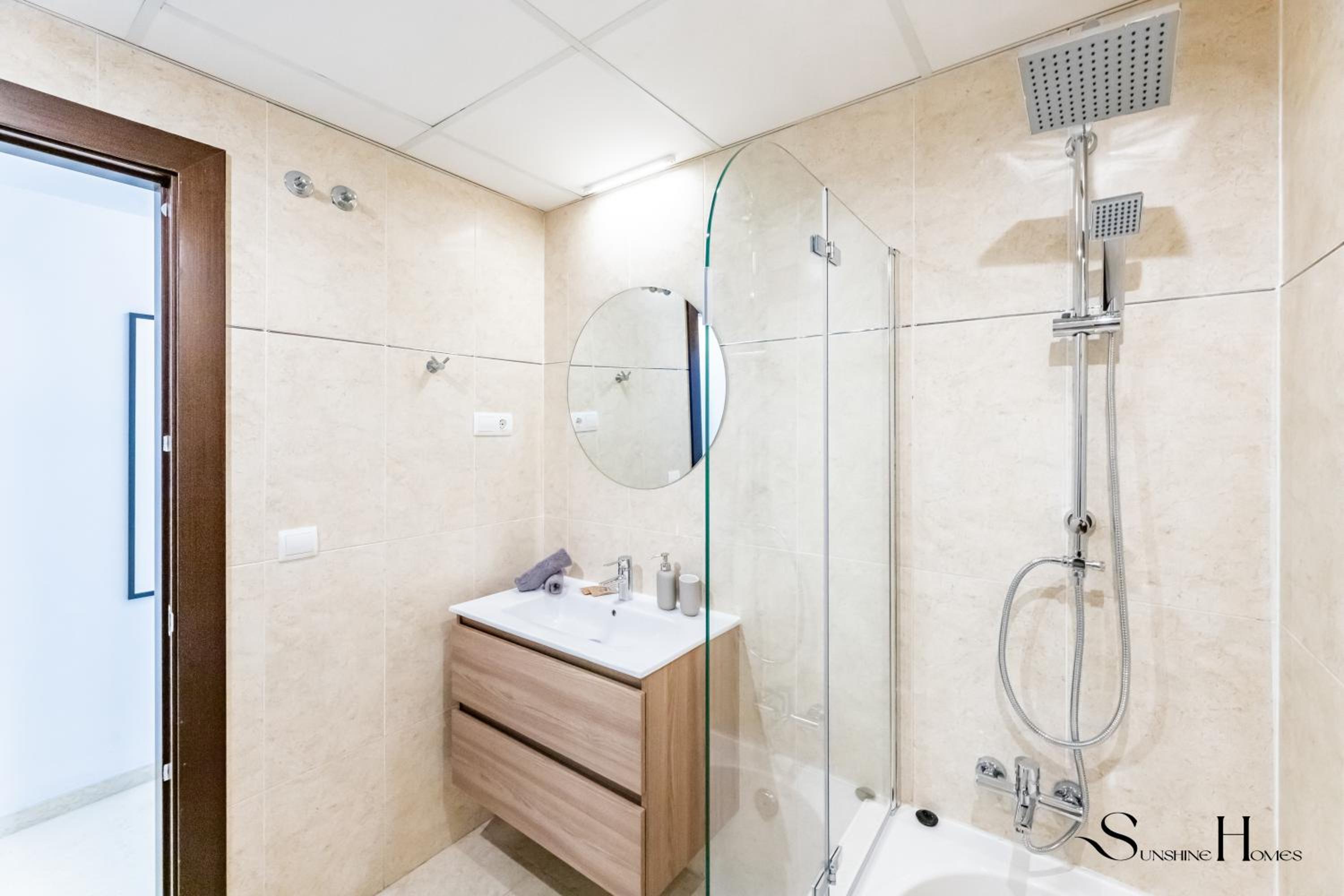 Luxury townhouse with rooftop sauna & Jacuzzi