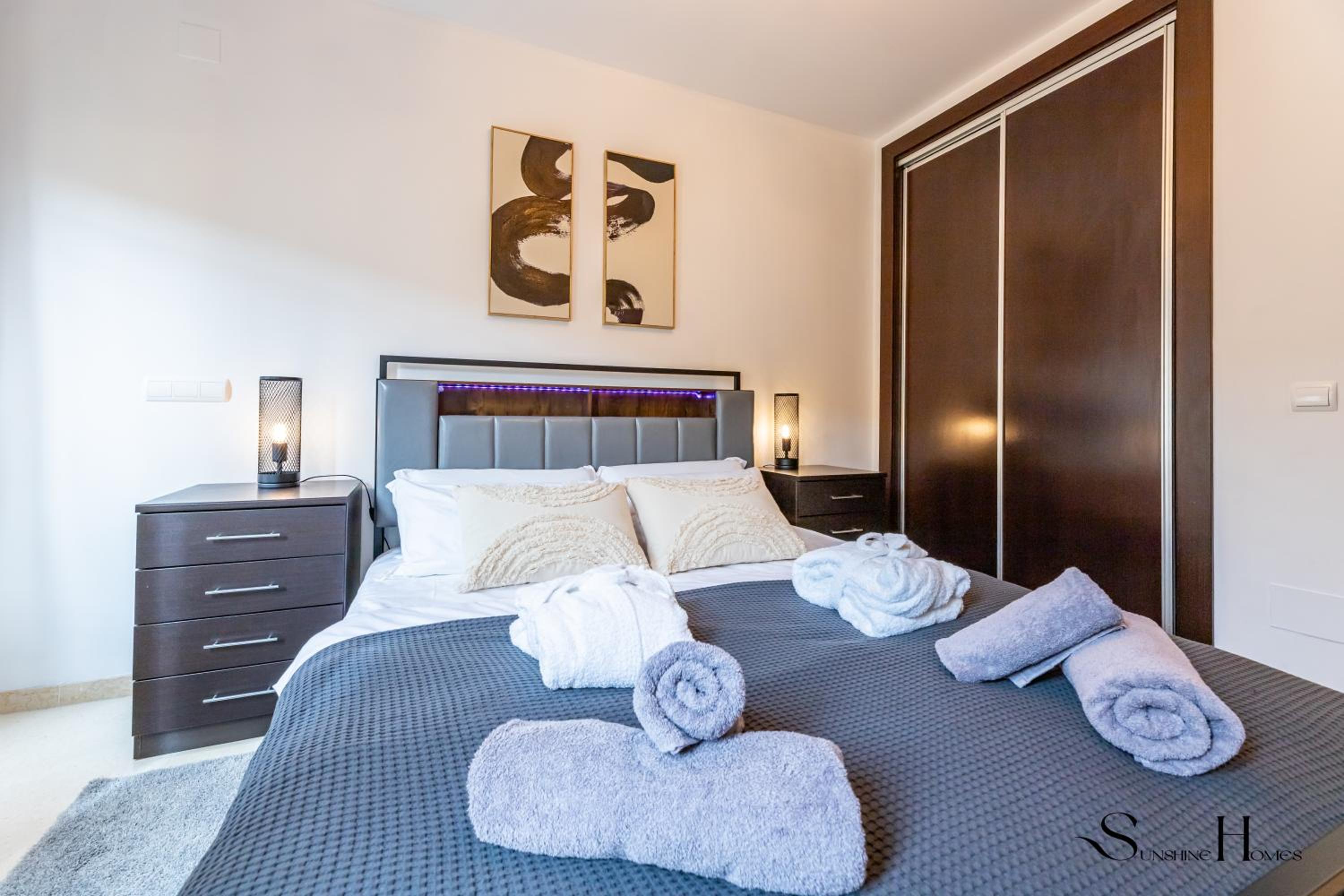 Luxury townhouse with rooftop sauna & Jacuzzi