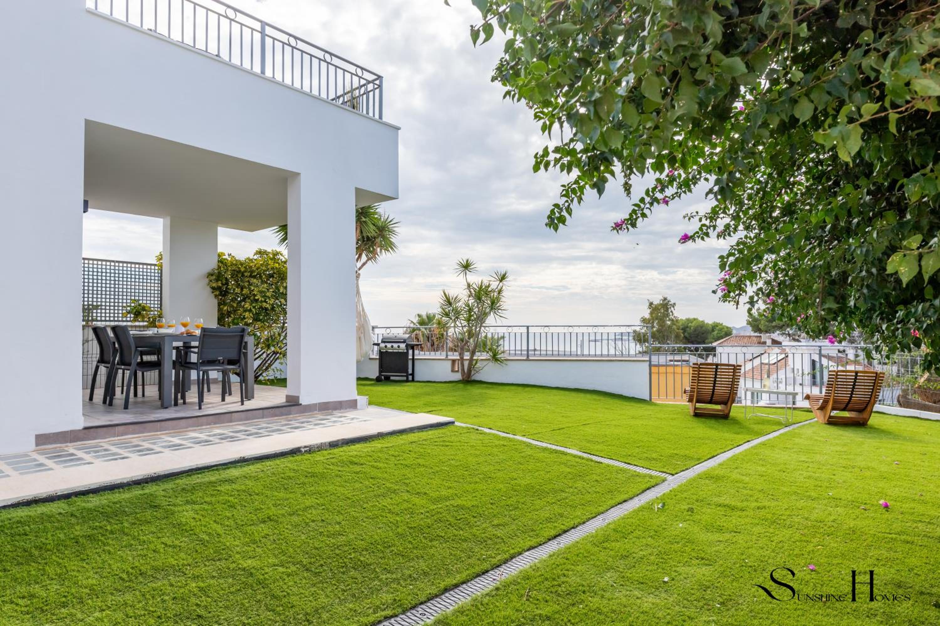 Luxury townhouse with rooftop sauna & Jacuzzi
