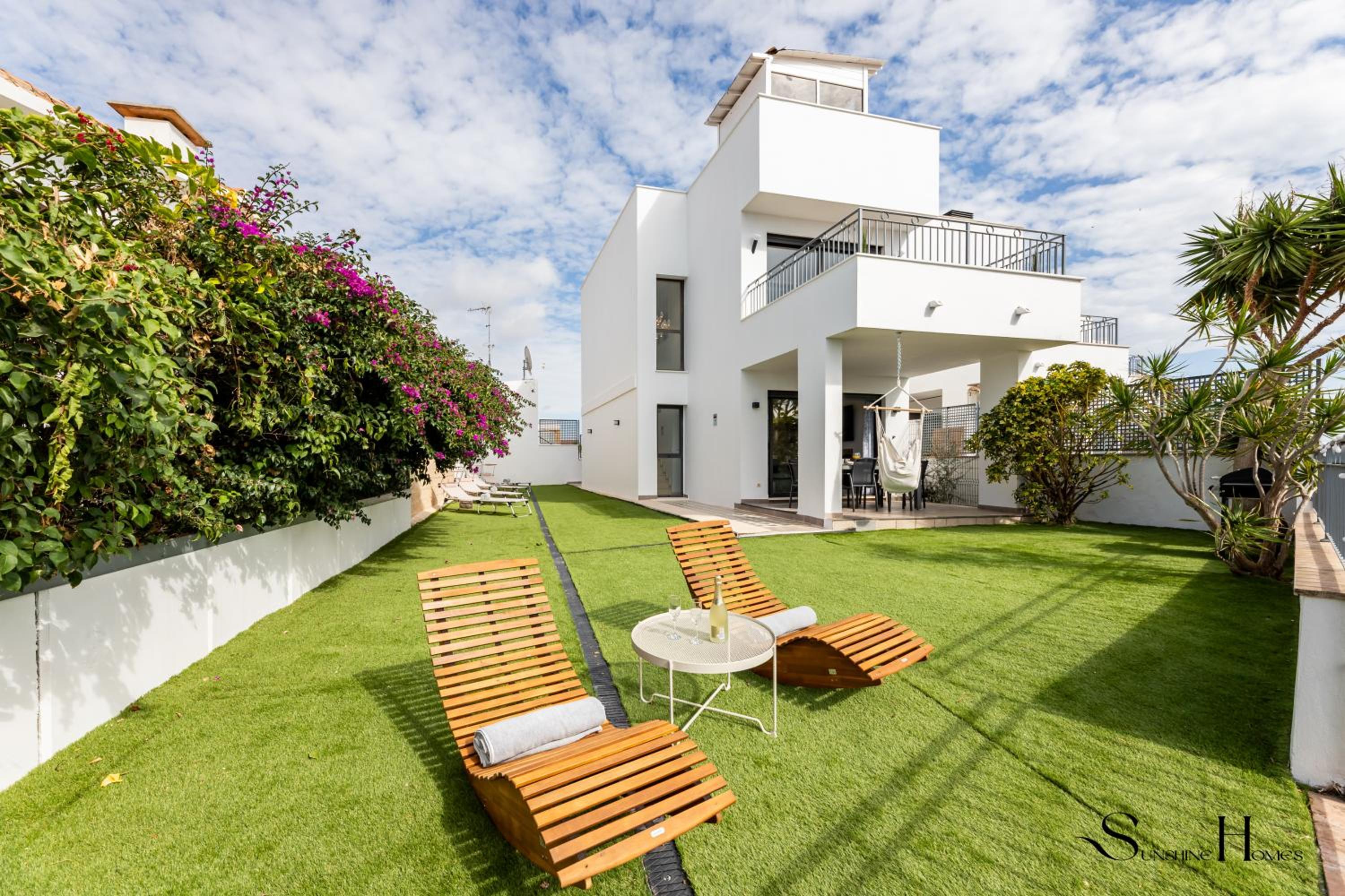 Luxury townhouse with rooftop sauna & Jacuzzi
