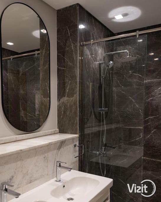 VIZIT 2BR in Aeon Towers