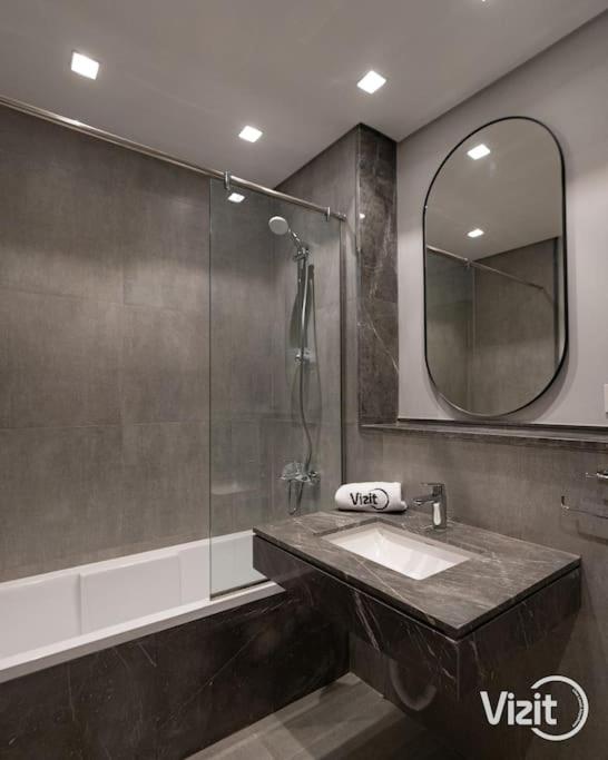 VIZIT 2BR in Aeon Towers
