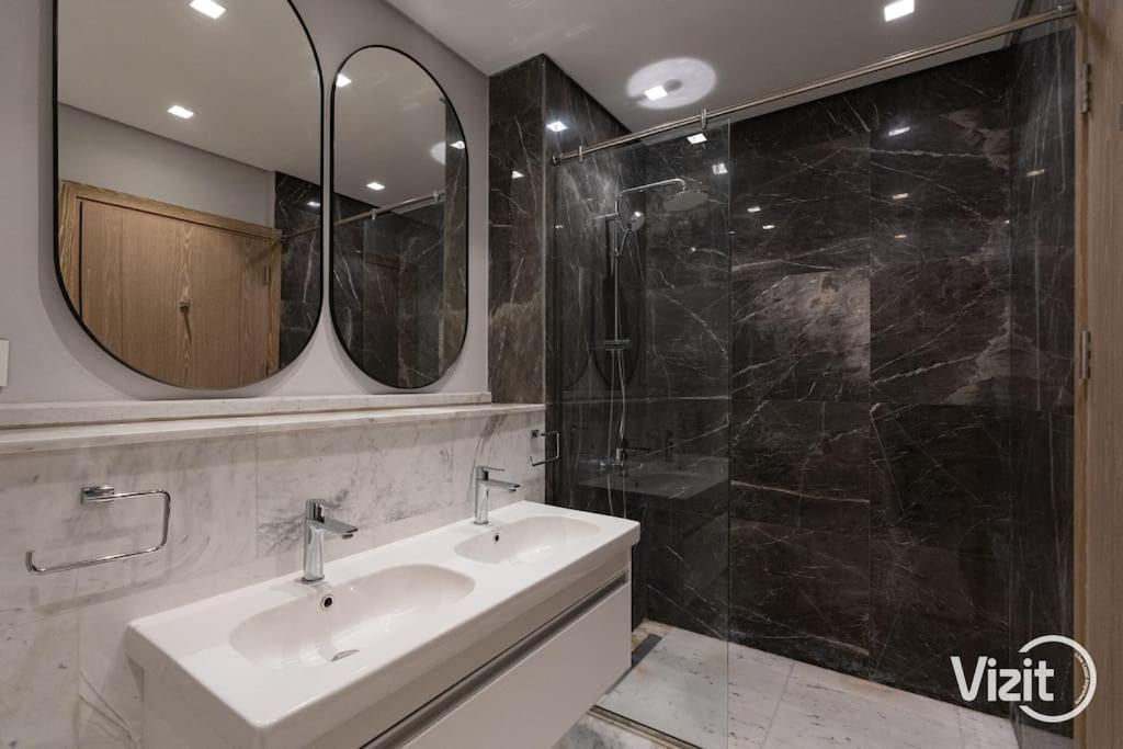 VIZIT 2BR in Aeon Towers