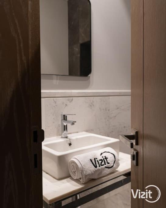 VIZIT 2BR in Aeon Towers