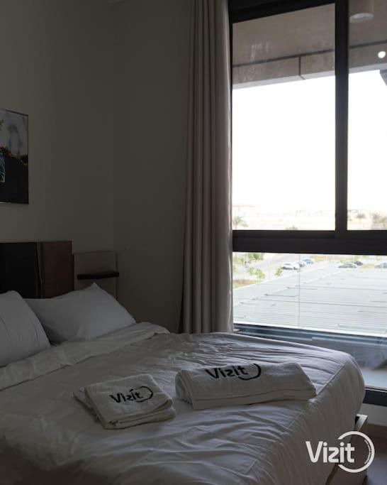 VIZIT 2BR in Aeon Towers