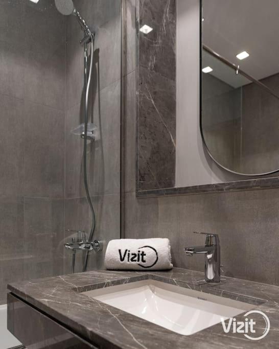 VIZIT 2BR in Aeon Towers