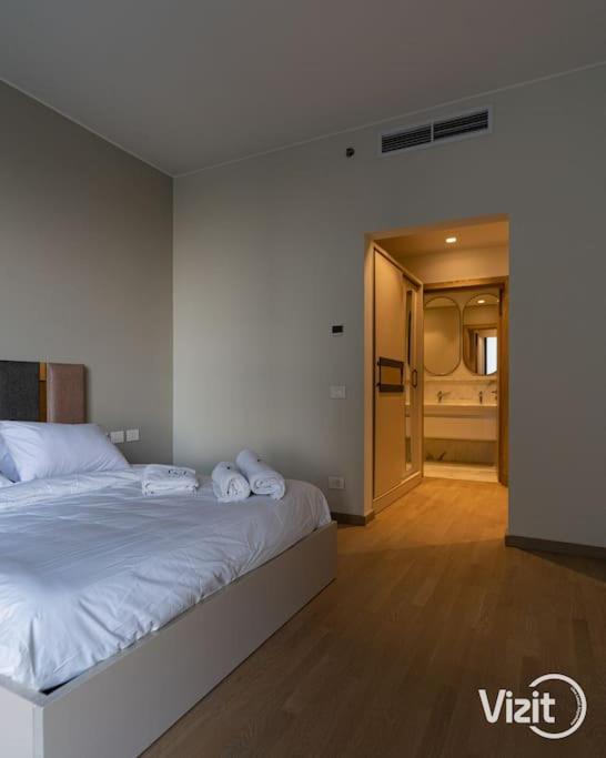 VIZIT 2BR in Aeon Towers