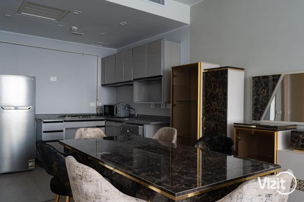 VIZIT 2BR in Aeon Towers