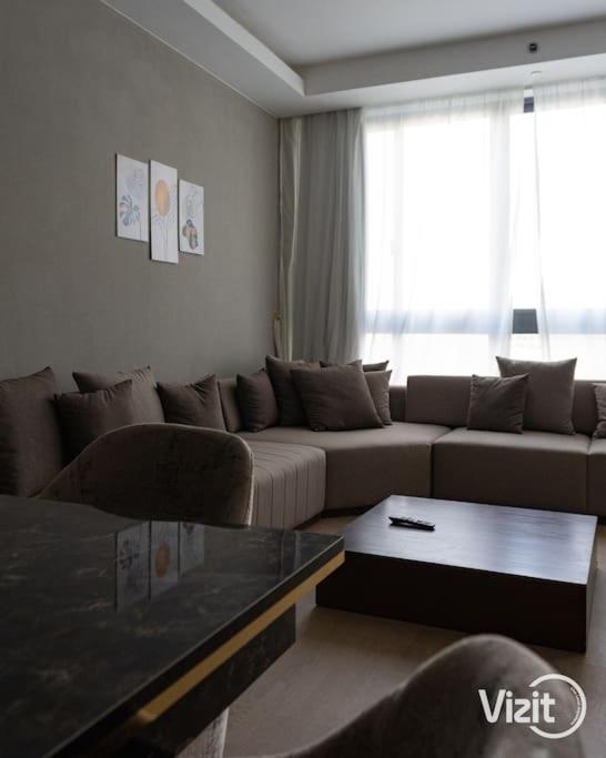 VIZIT 2BR in Aeon Towers