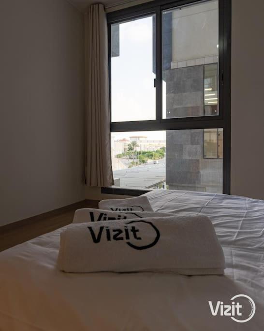VIZIT 2BR in Aeon Towers