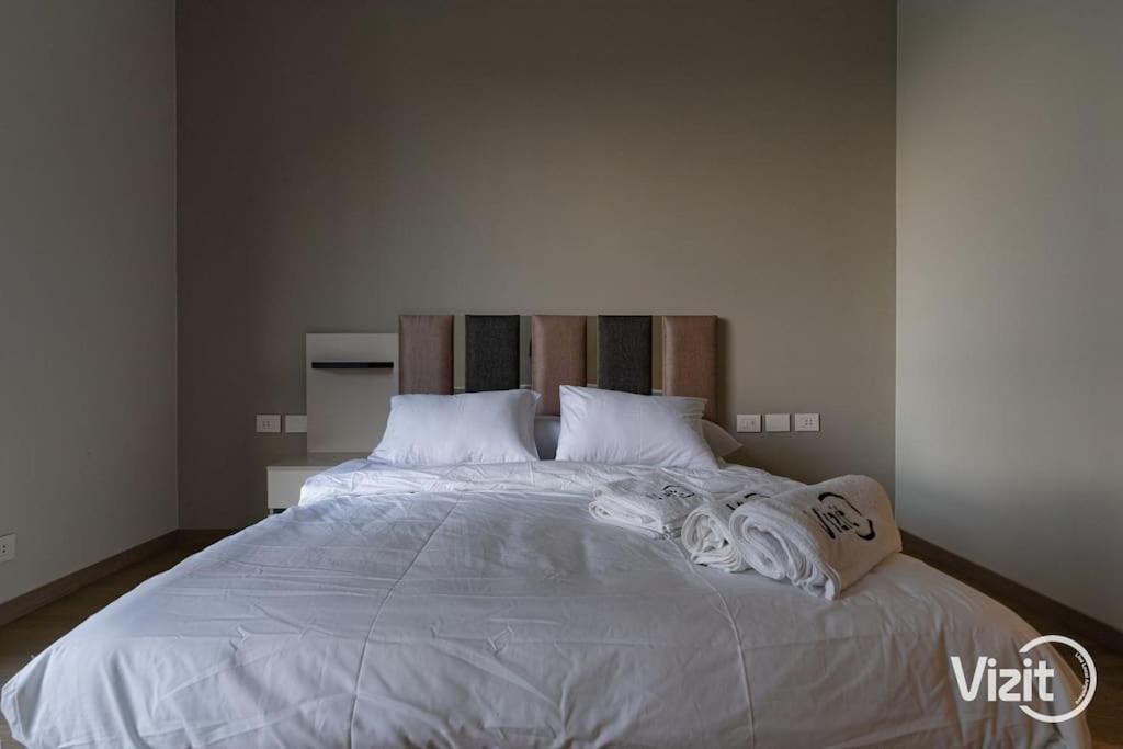 VIZIT 2BR in Aeon Towers