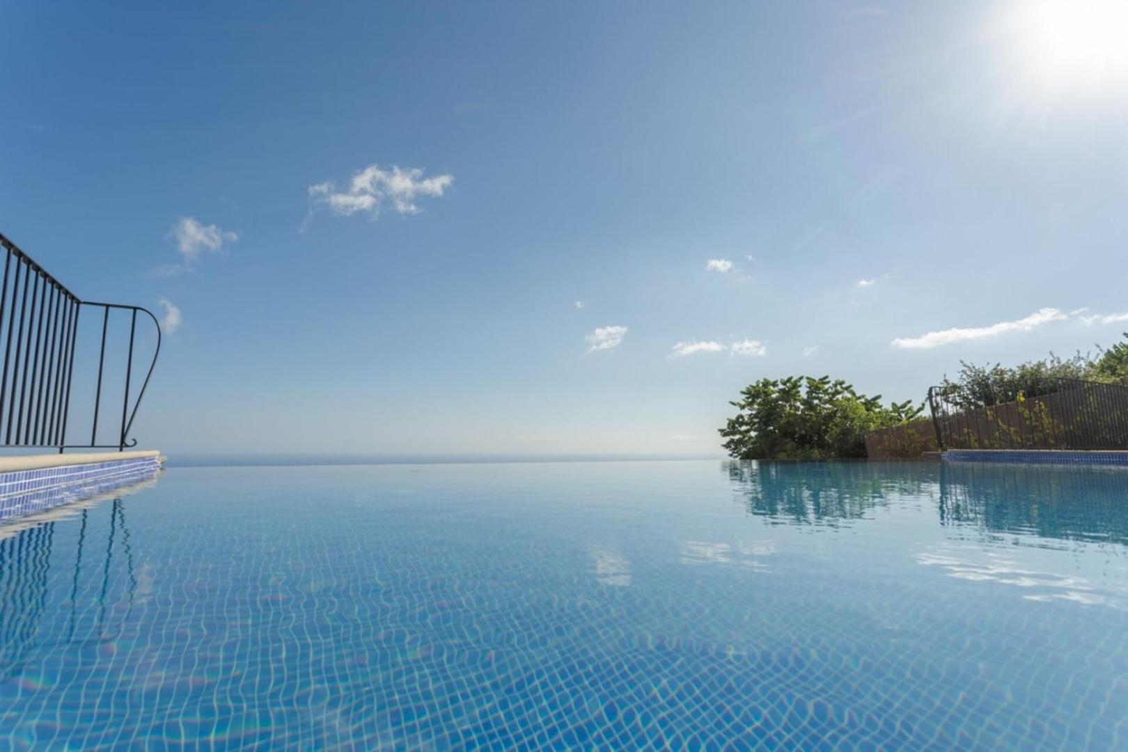 Villa Miradouro da Baleia (Heated Pool optional)
