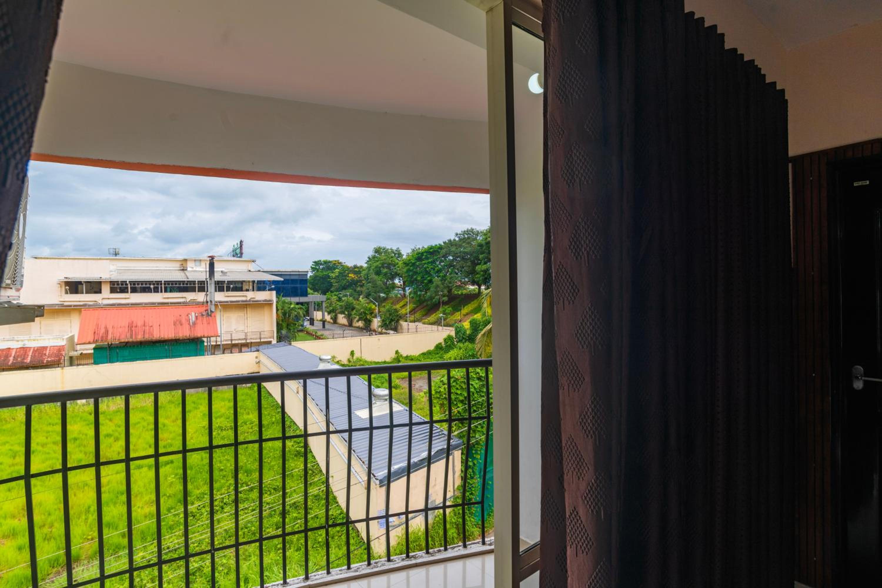 Mayflower Airport Launge -Free Pickup Or Drop to Cochin Airport view 4