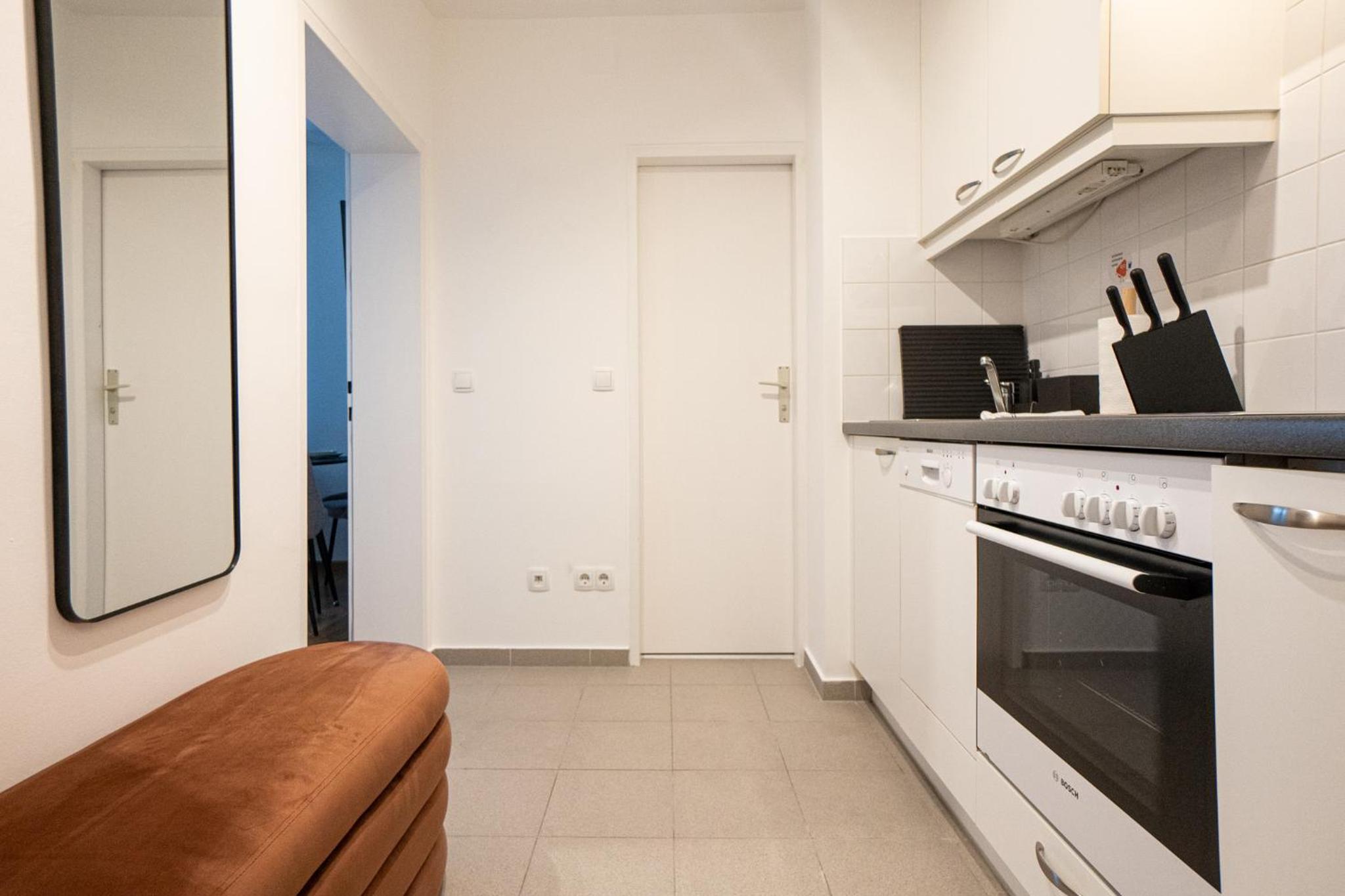 Spacious studio in prime location with queen bed