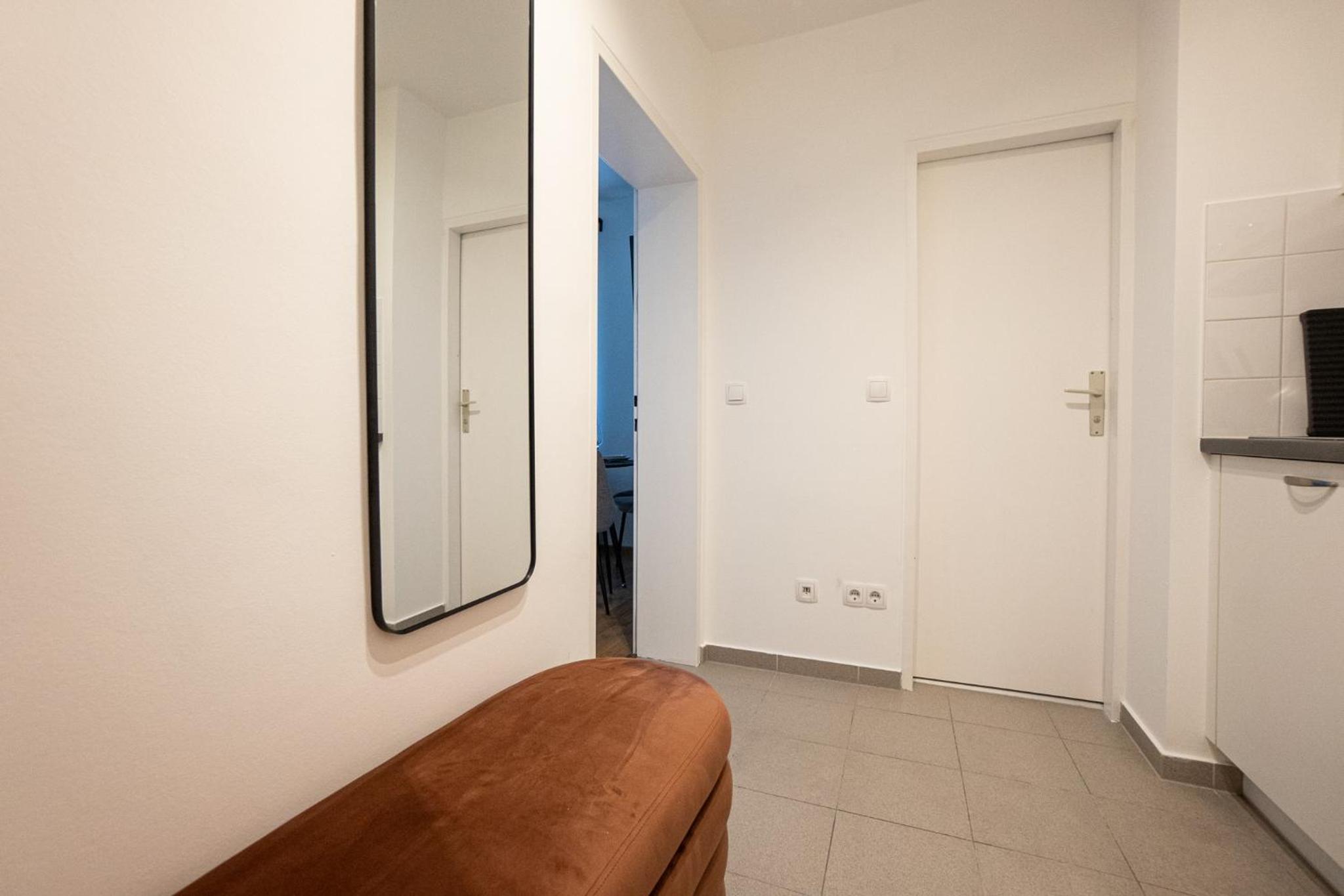 Spacious studio in prime location with queen bed