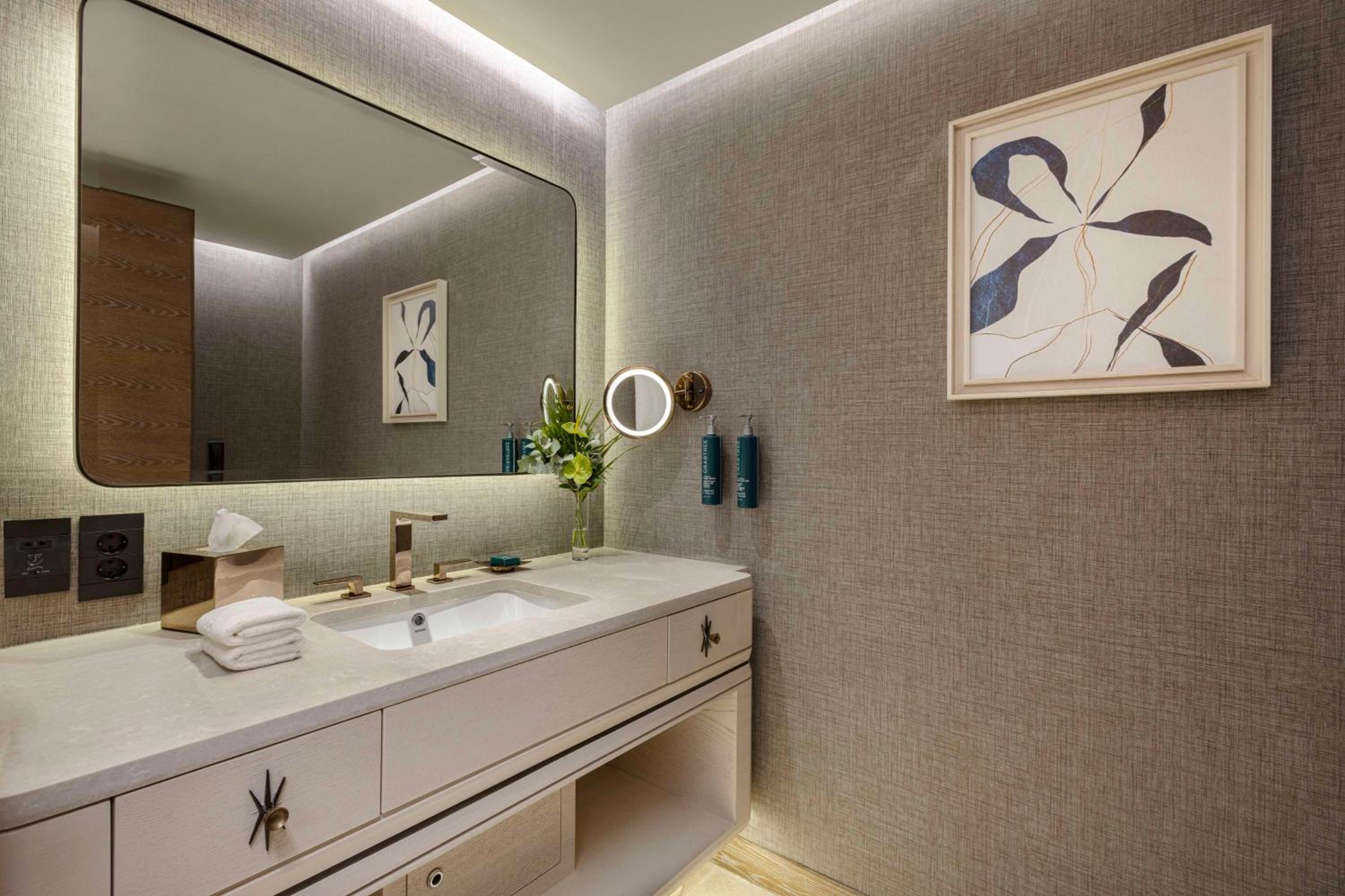 Hilton Istanbul Bosphorus - Image 41