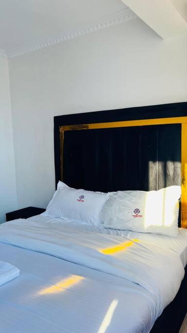 Fancy 1 Bedroom near Usiu &Trm view 5