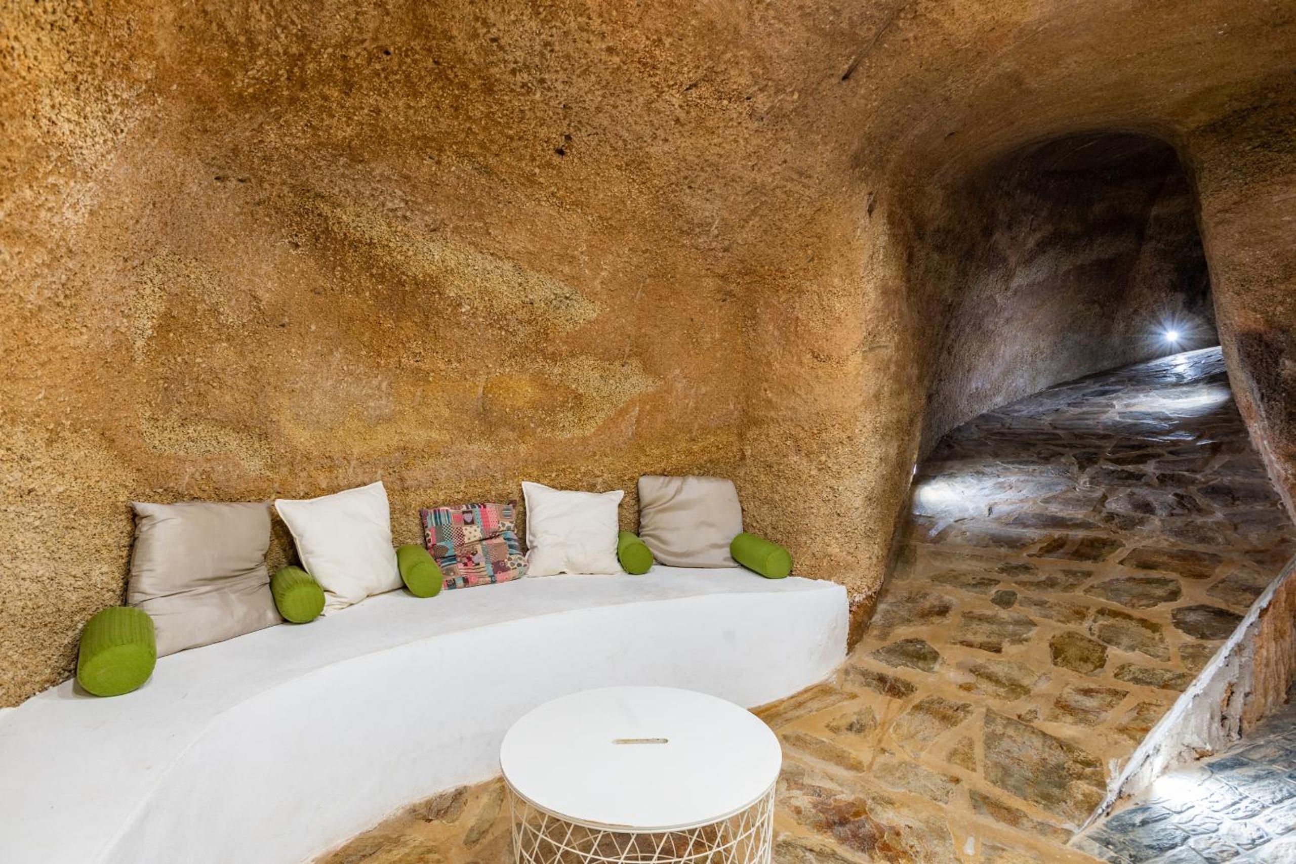 Moderna Cueva Luxury Familiar