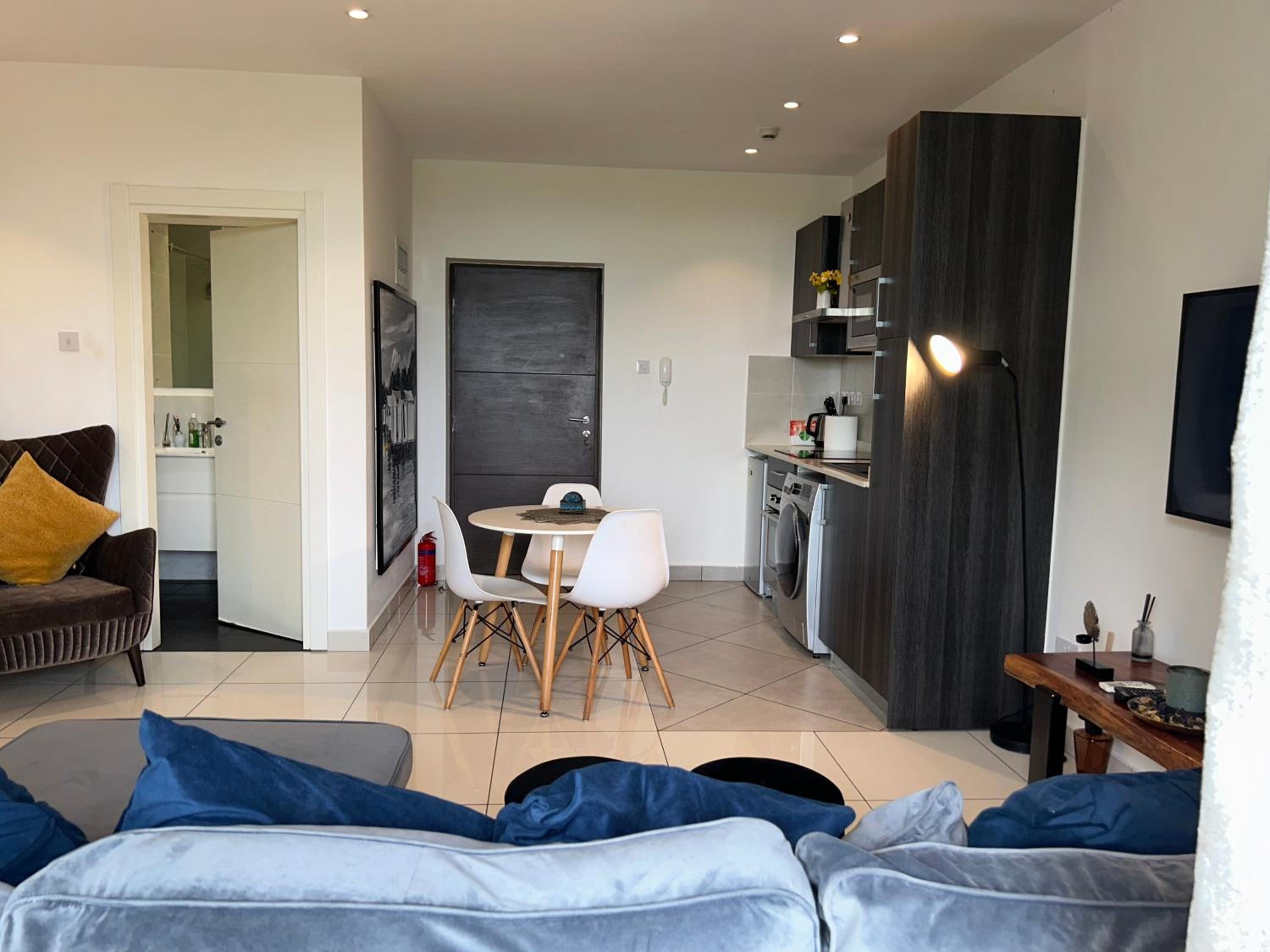 Cozy Abode by Embassy Gardens