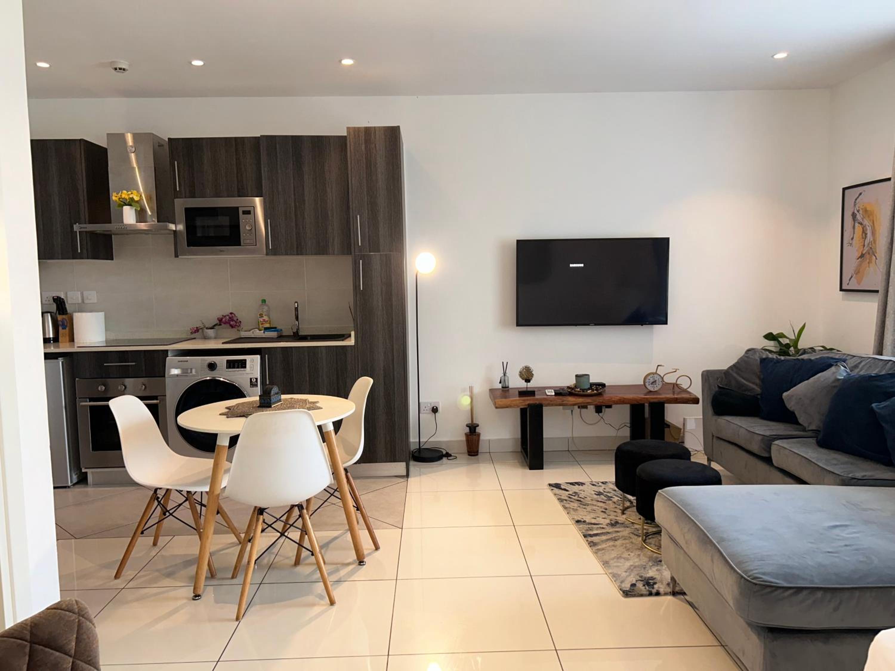 Cozy Abode by Embassy Gardens