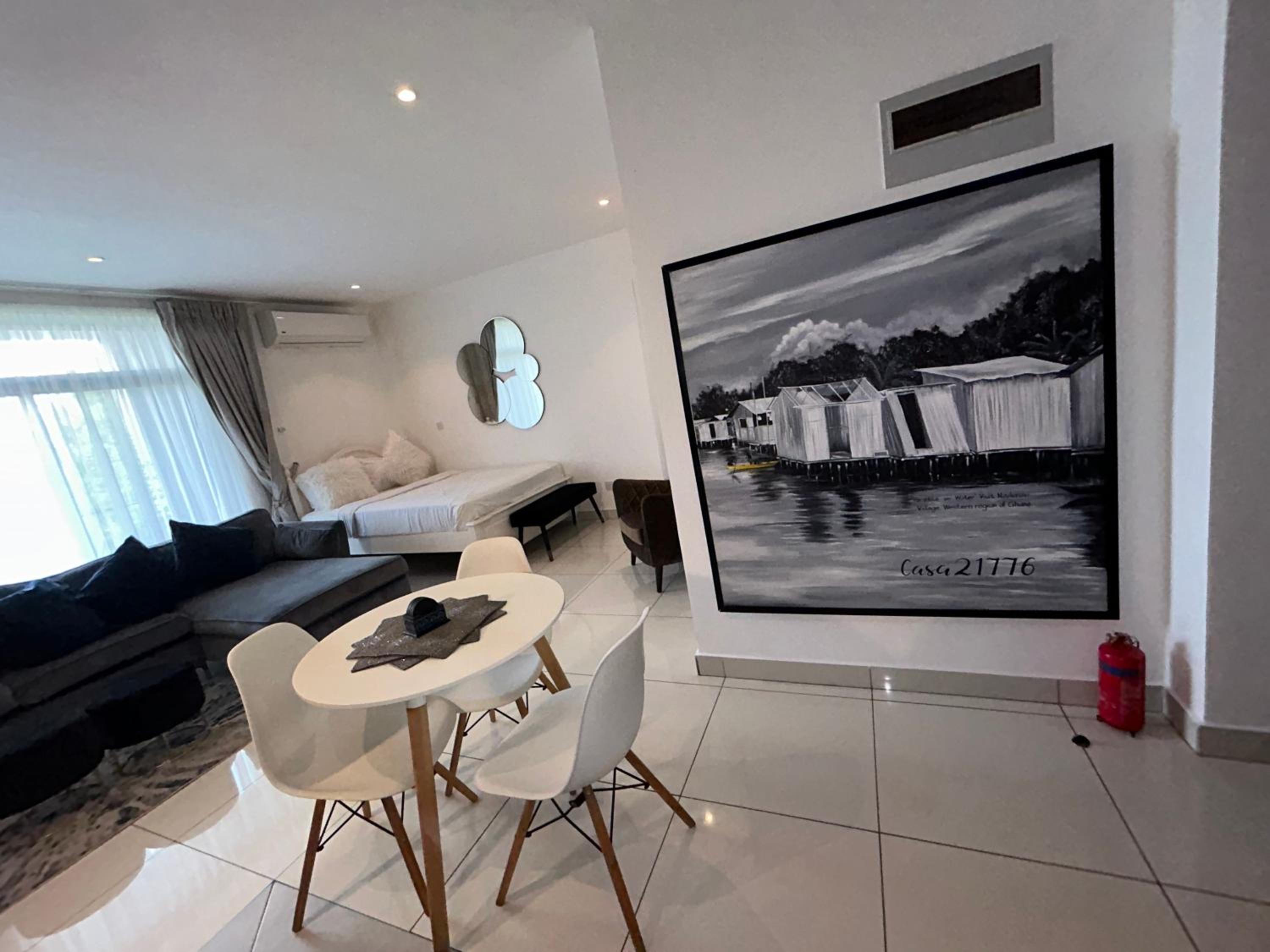 Cozy Abode by Embassy Gardens