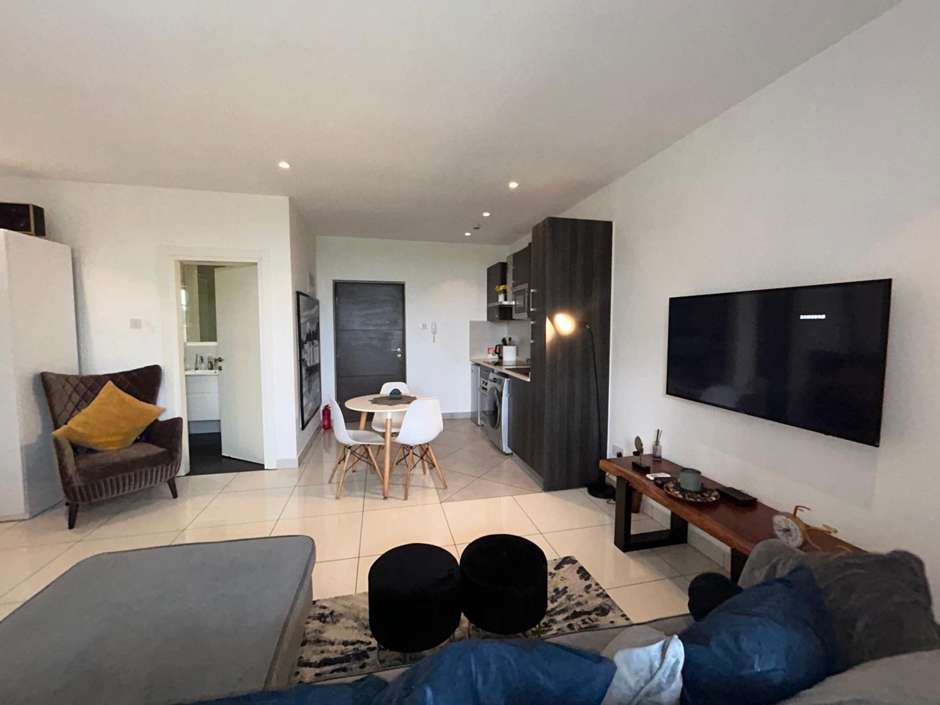 Cozy Abode by Embassy Gardens