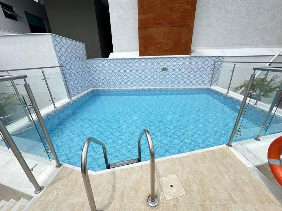 Belmonte 220-Lindo apartamento en Av centenario con piscina