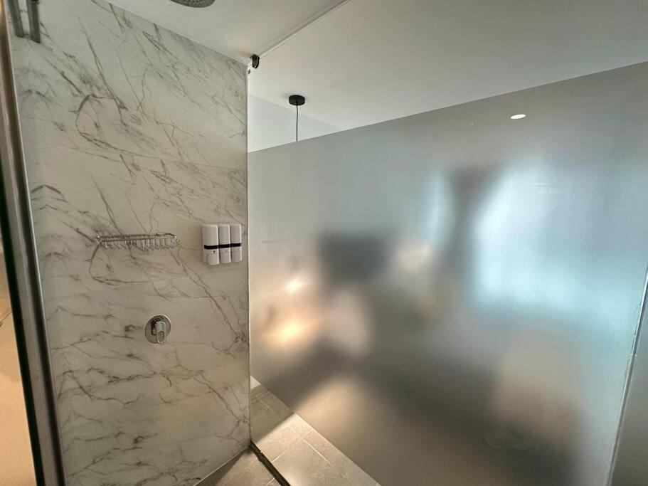 Belmonte 220-Lindo apartamento en Av centenario con piscina