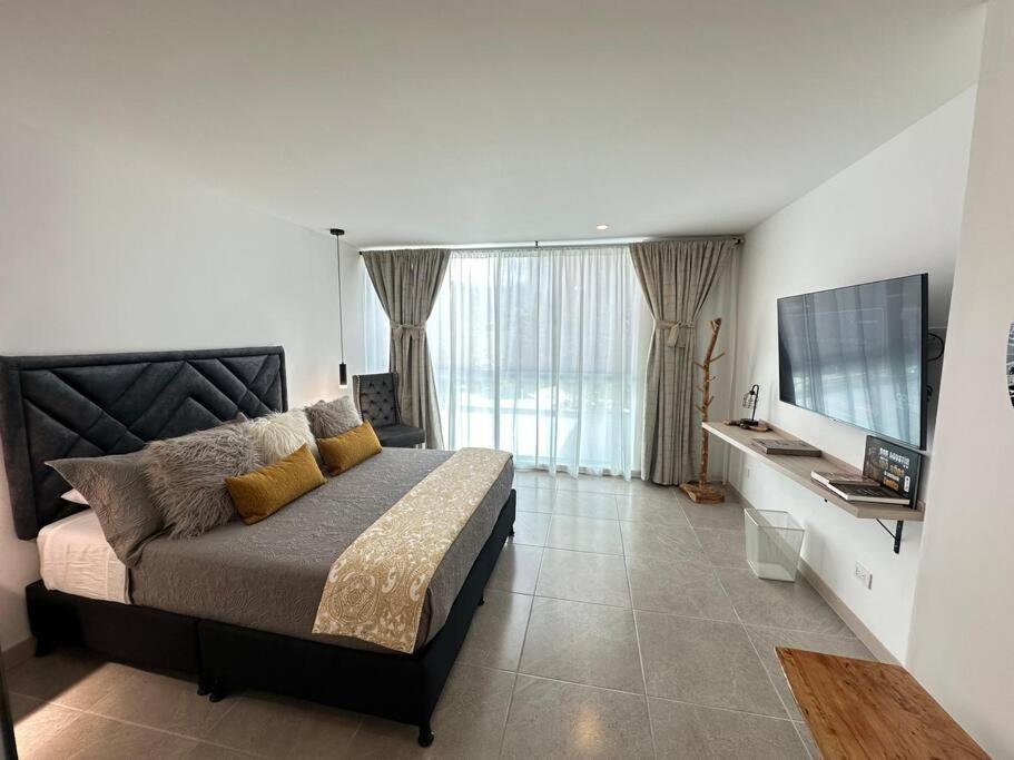 Belmonte 220-Lindo apartamento en Av centenario con piscina