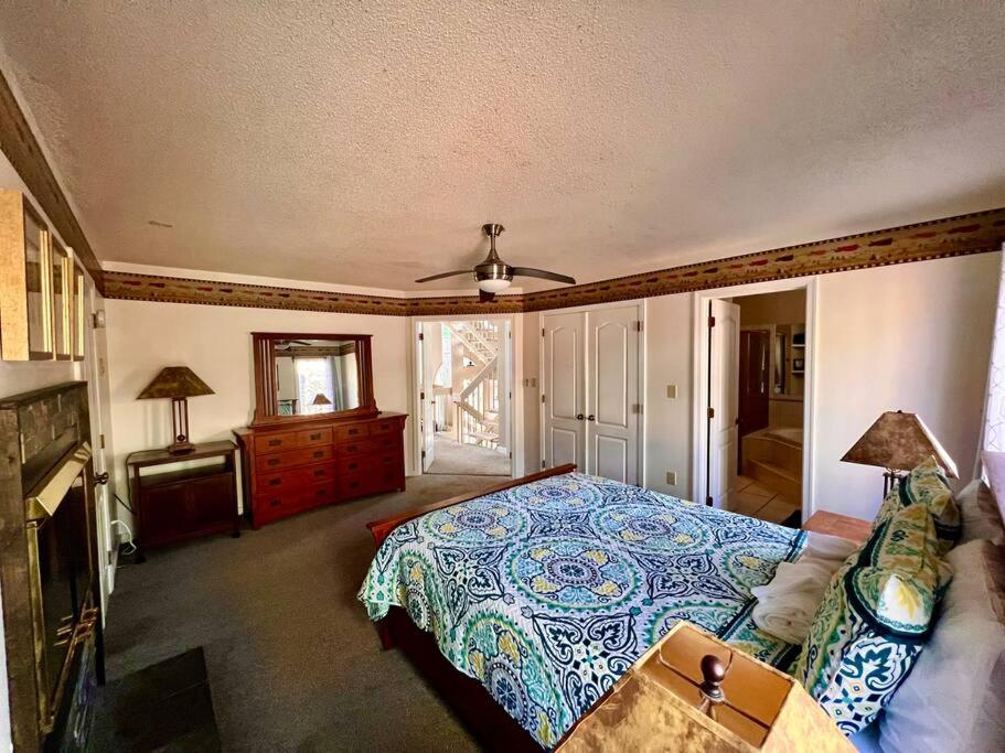 Lake Harmony 4bdrm Ski pool hot tub lake view 5
