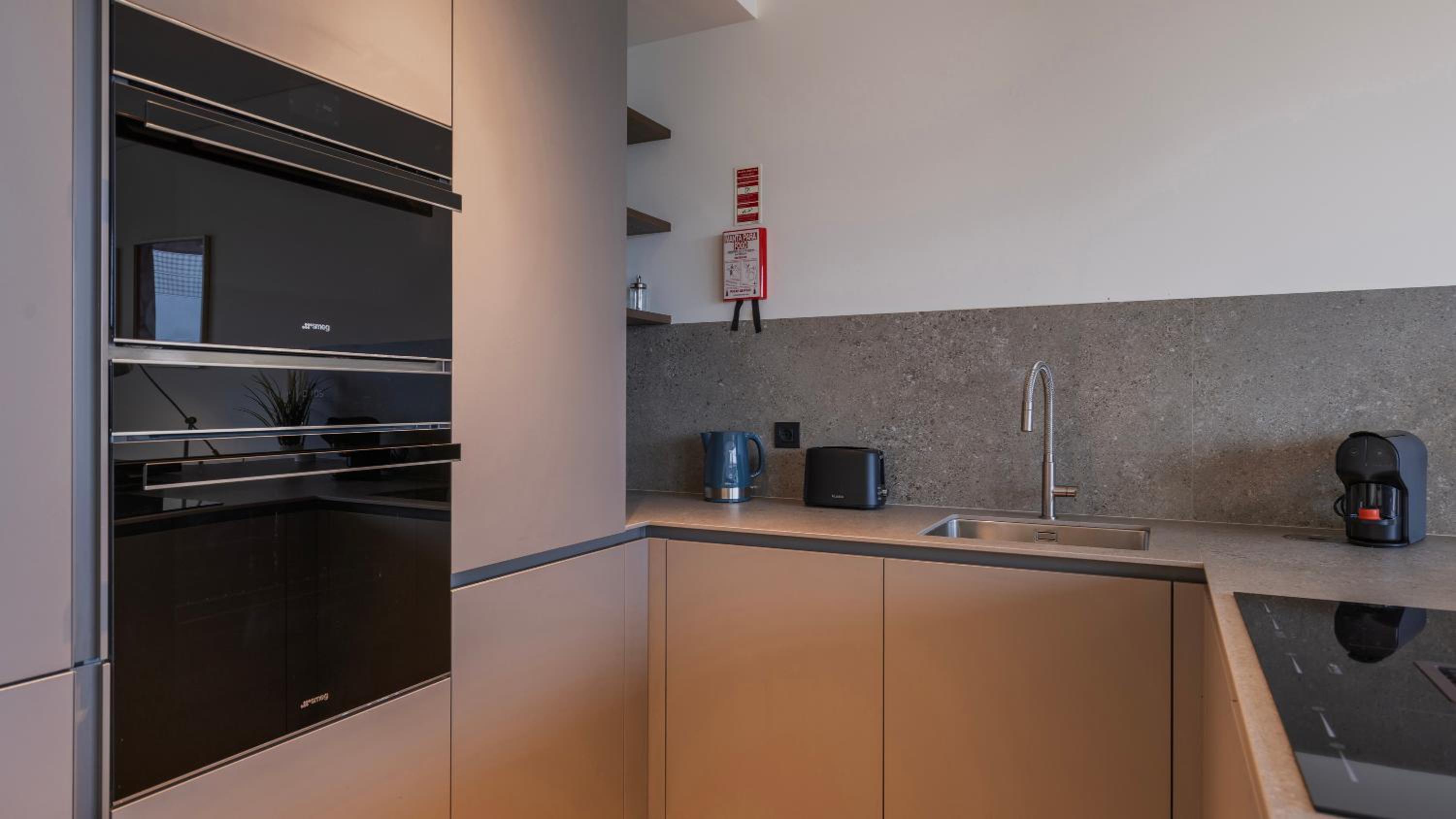 River View 1BDR Apartment by LovelyStay