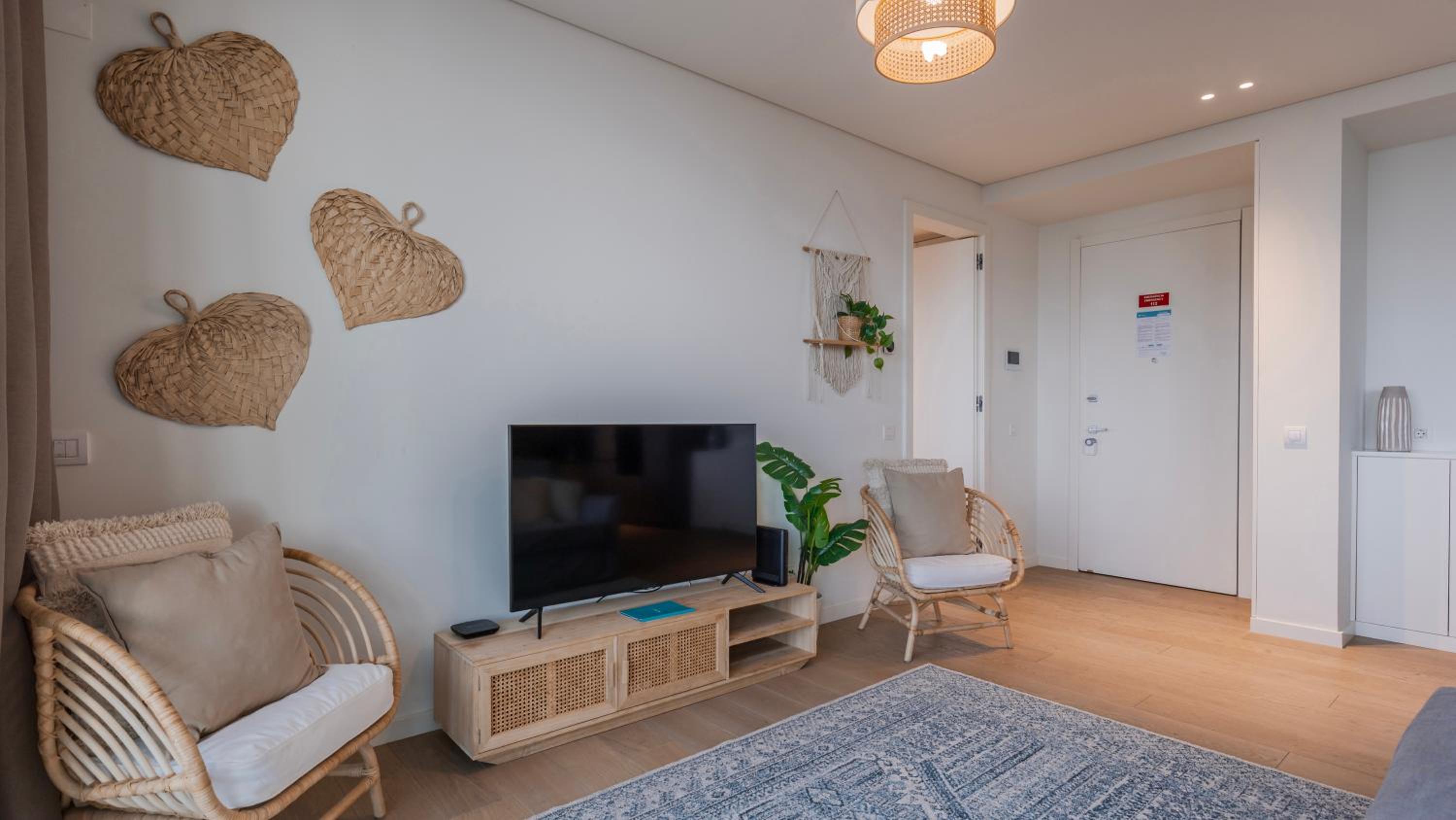 River View 1BDR Apartment by LovelyStay
