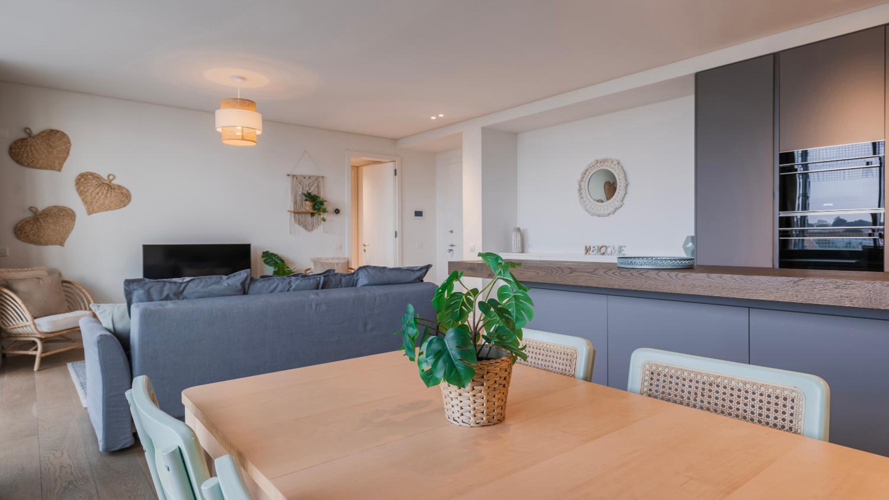 River View 1BDR Apartment by LovelyStay