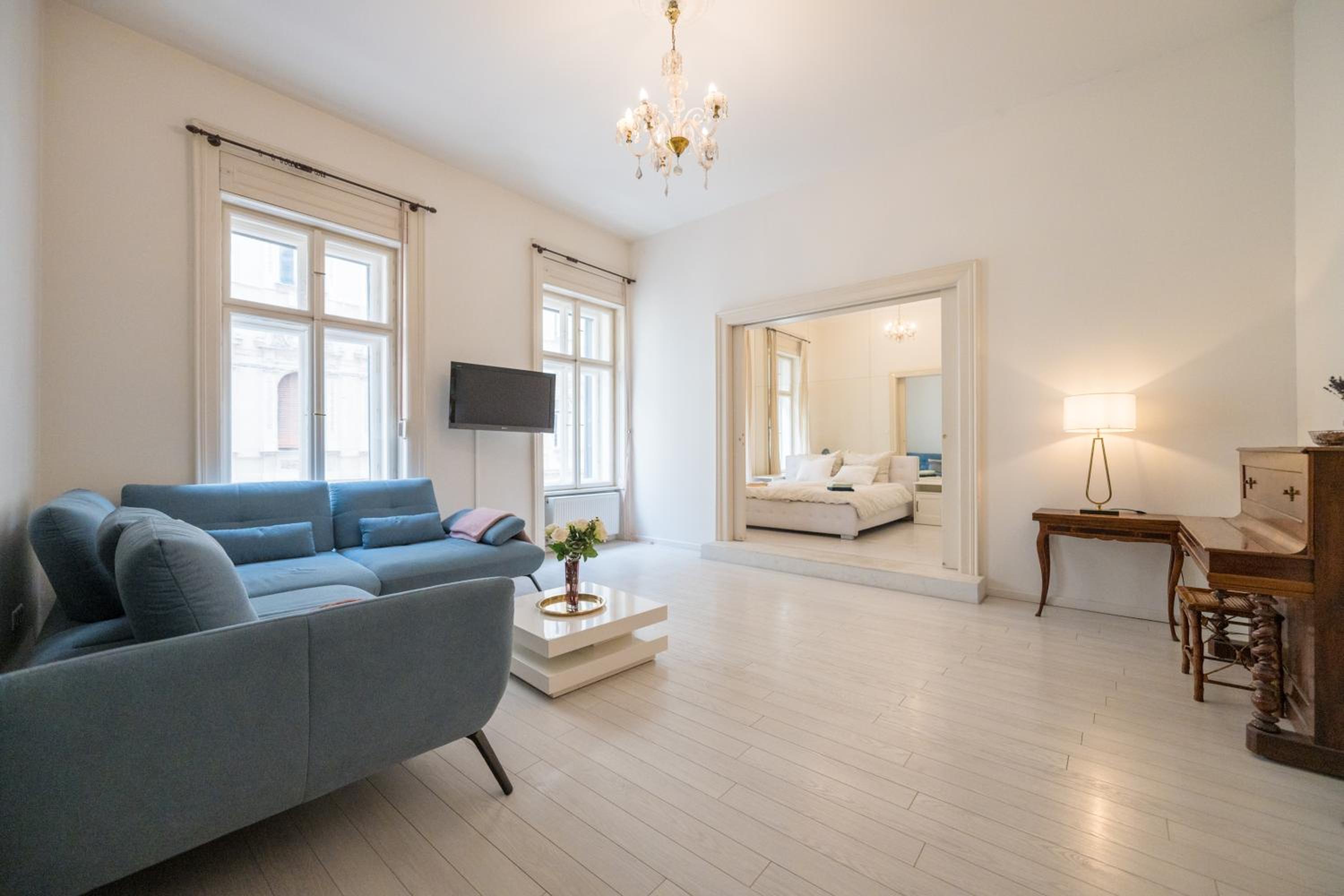 Spacious 3 bedroom, 3 ensuite bathroom elegant apartment near the Opera House view 3