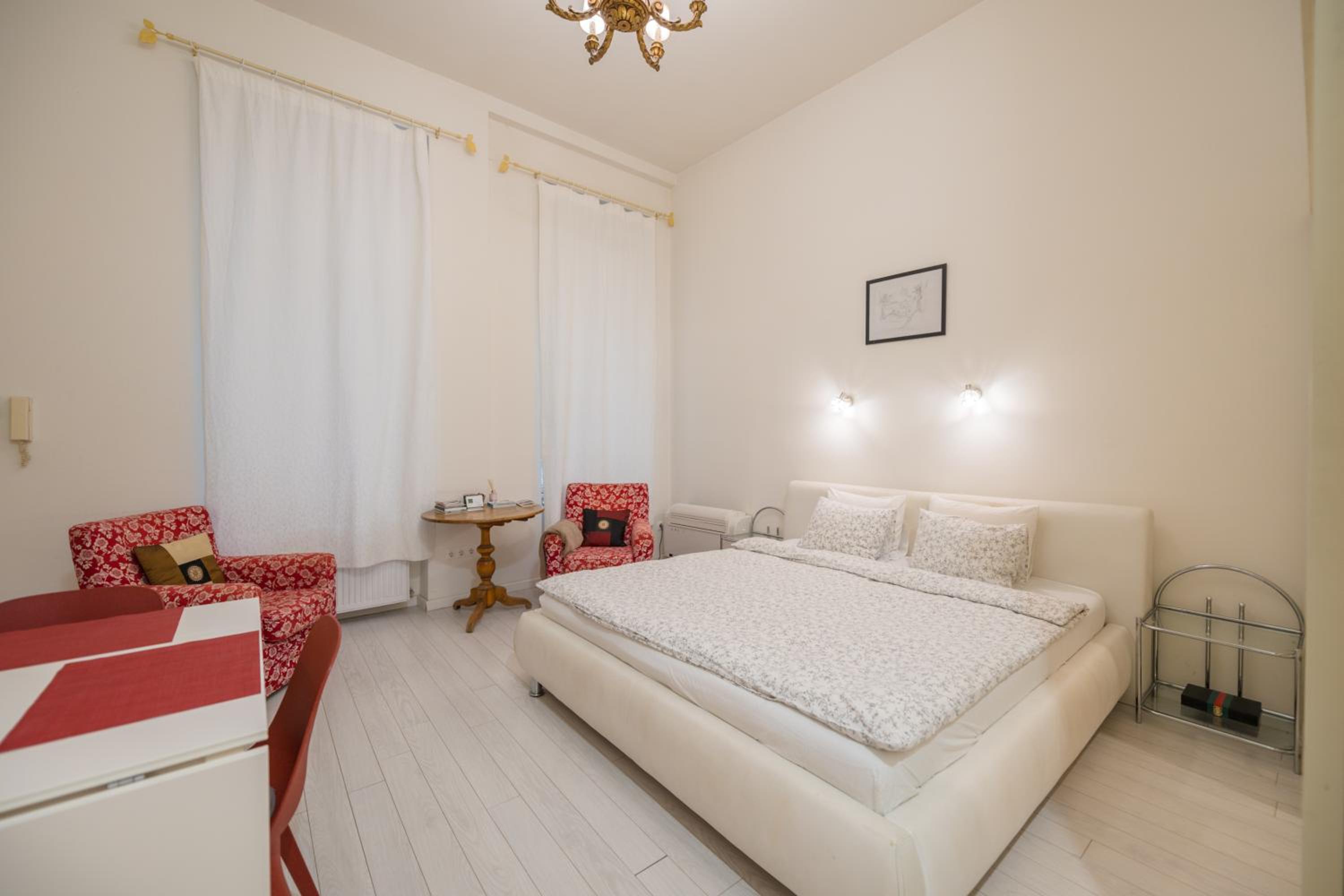 Spacious 3 bedroom, 3 ensuite bathroom elegant apartment near the Opera House view 4
