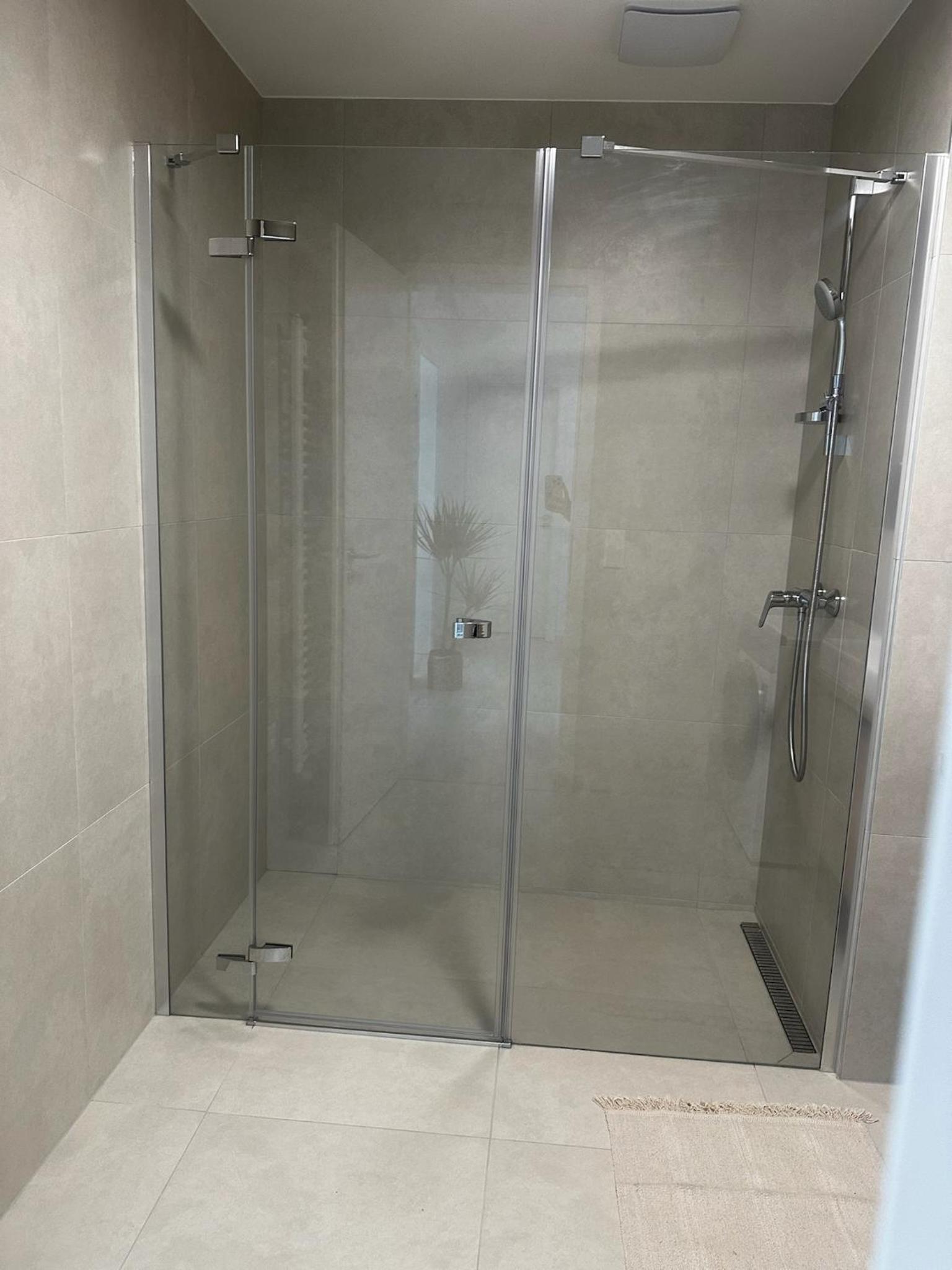 BNB New Luxury Apartment in the Center with optional parking