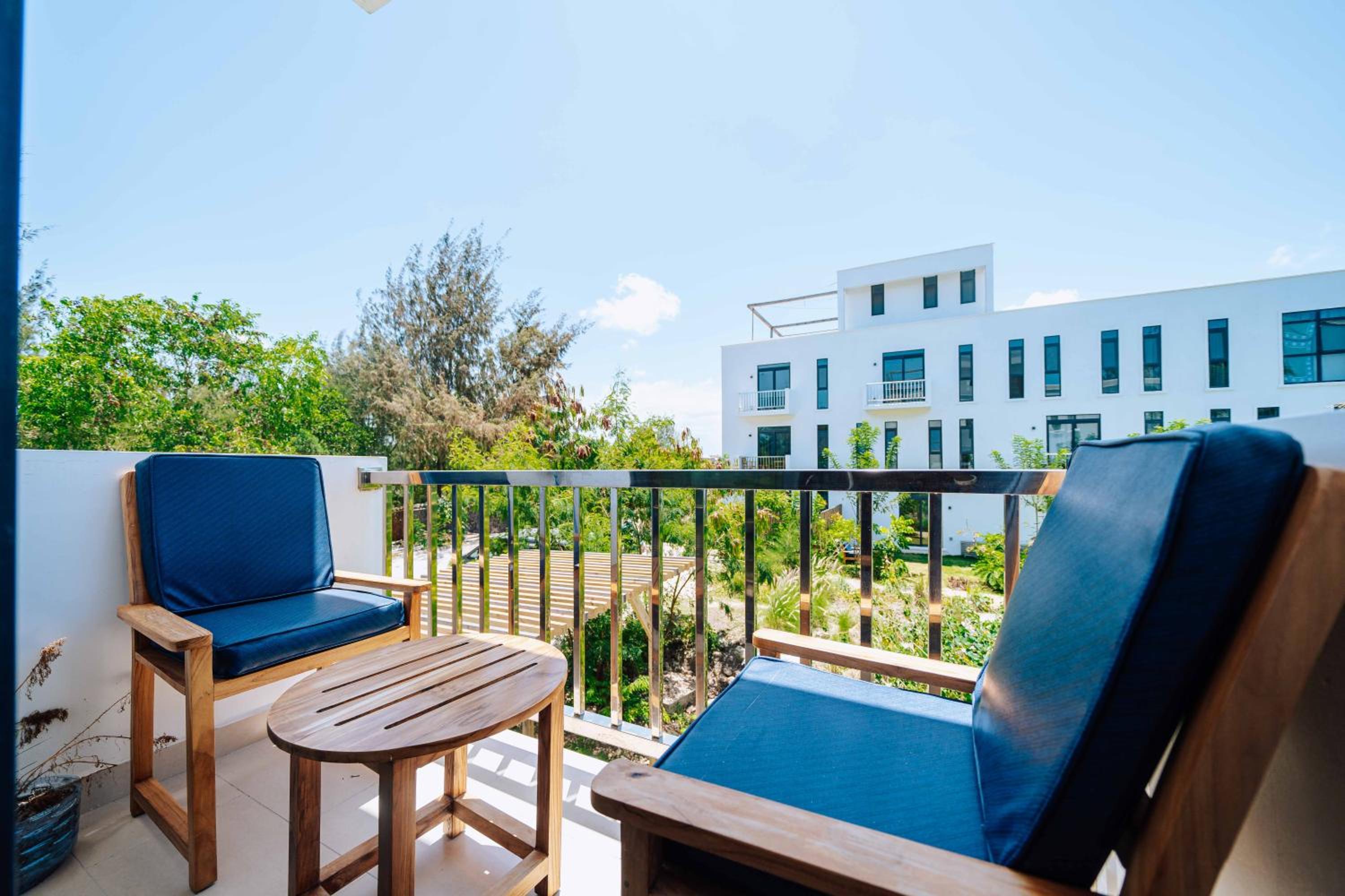 Authentik Stays