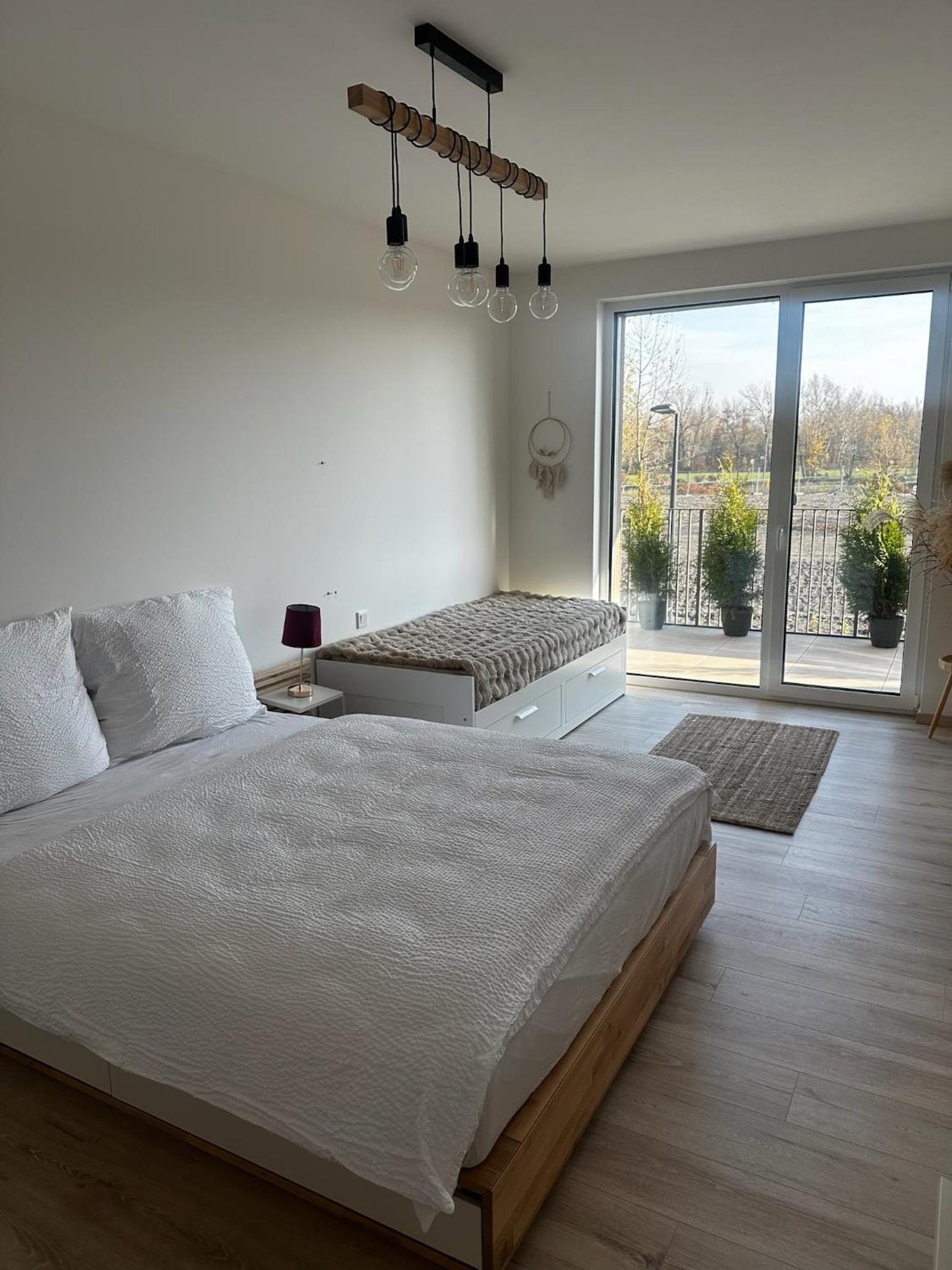 BNB New Luxury Apartment in the Center with optional parking