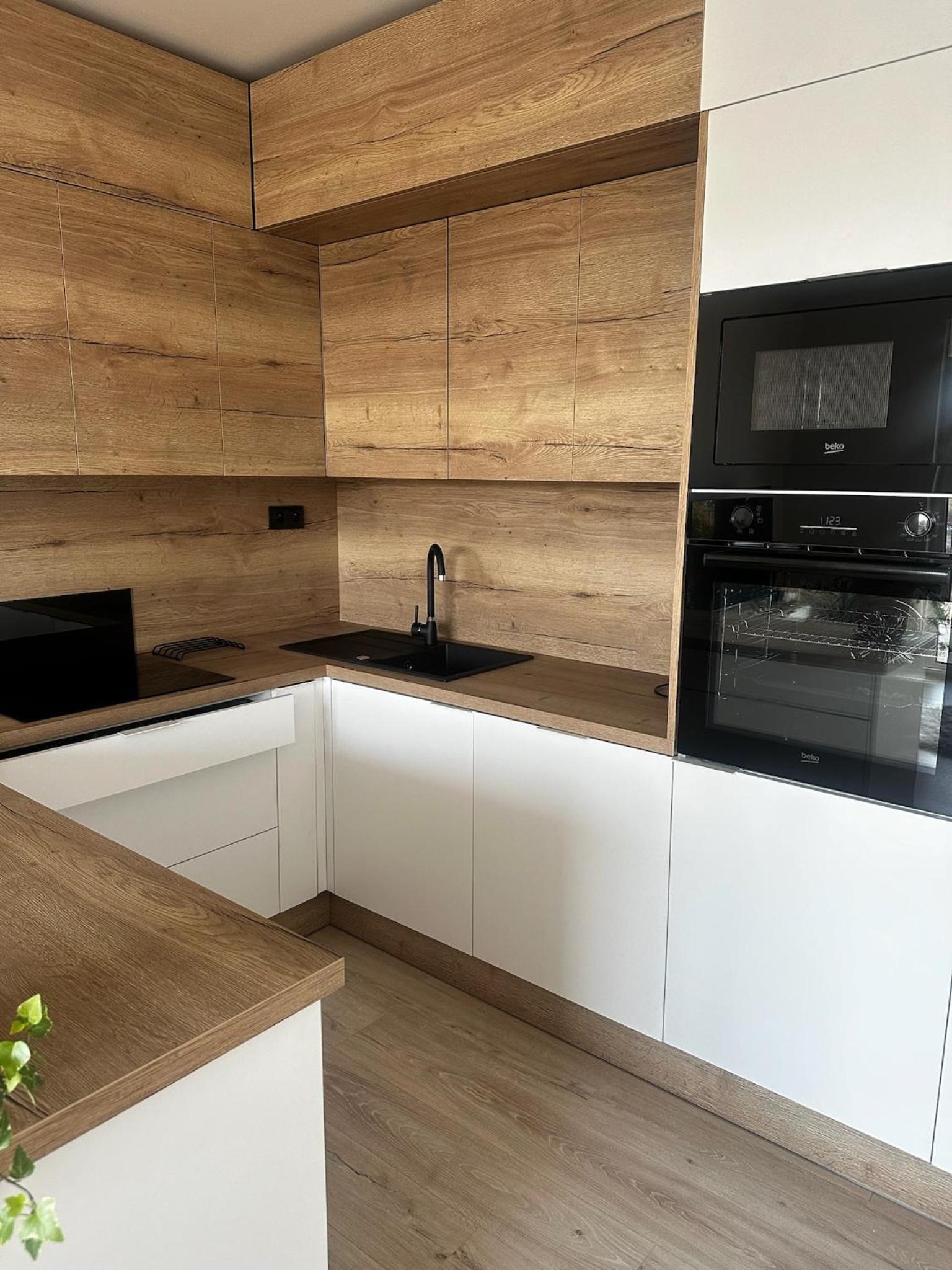 BNB New Luxury Apartment in the Center with optional parking