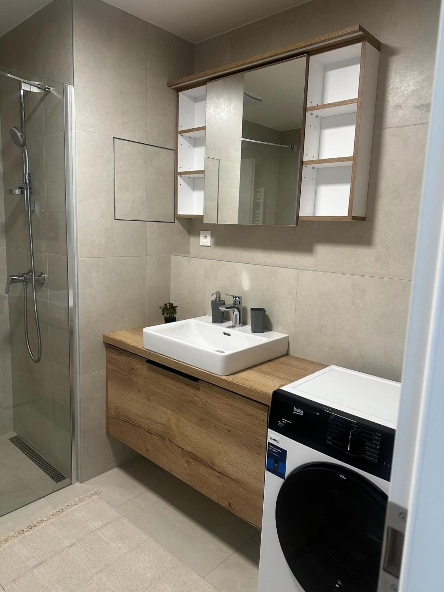 BNB New Luxury Apartment in the Center with optional parking