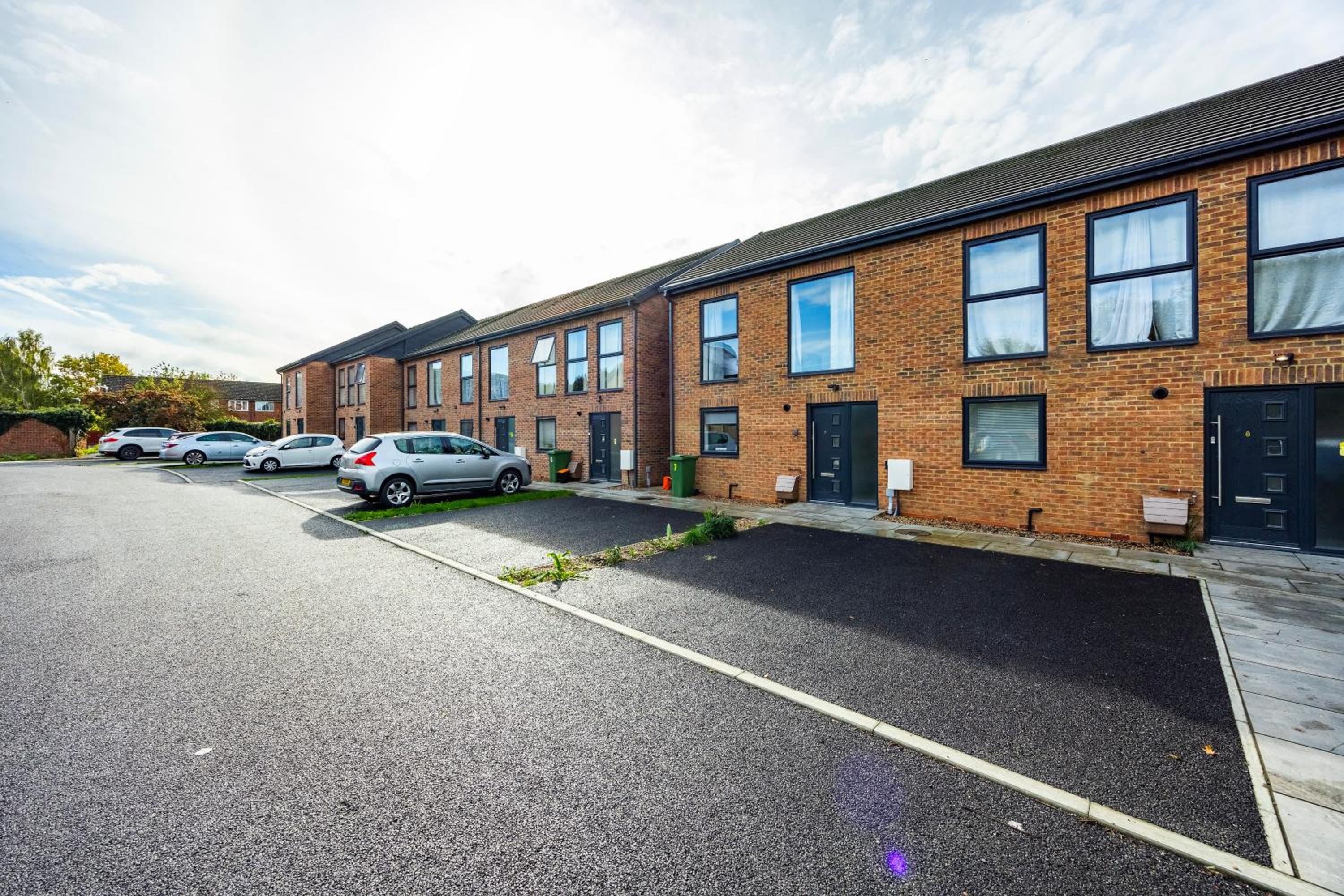 New 3 Bed House, Sittingbourne, Sleeps 7, Contractors, Families , Weekly and Monthly Offers view 3
