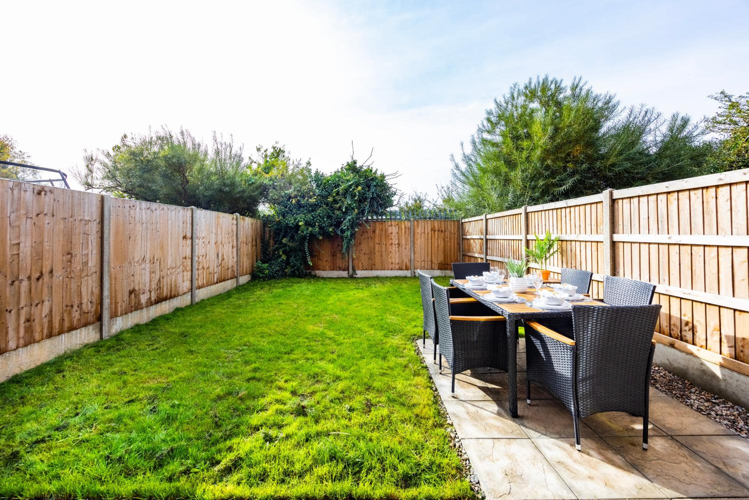 New 3 Bed House, Sittingbourne, Sleeps 7, Contractors, Families , Weekly and Monthly Offers view 4