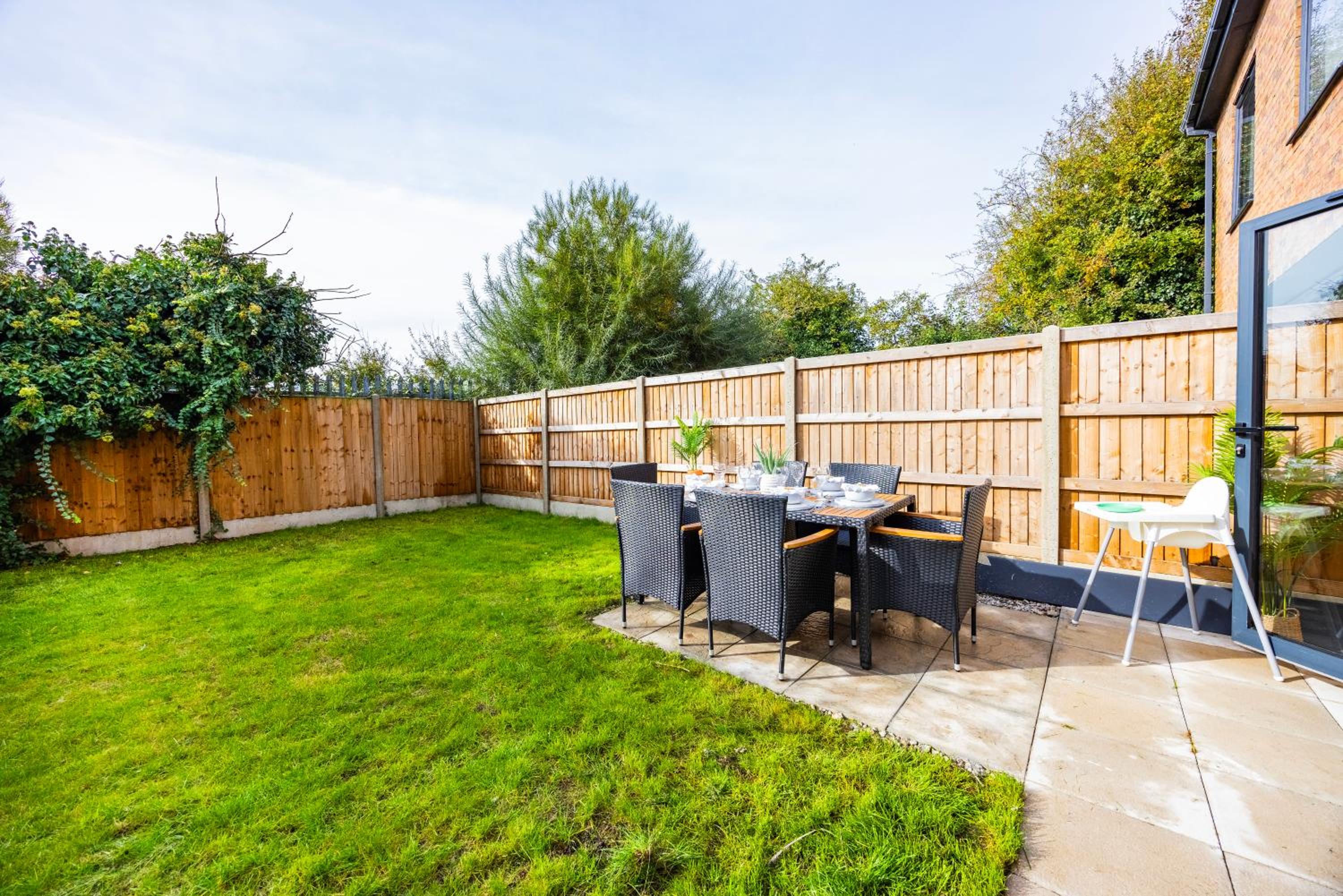New 3 Bed House, Sittingbourne, Sleeps 7, Contractors, Families , Weekly and Monthly Offers view 5