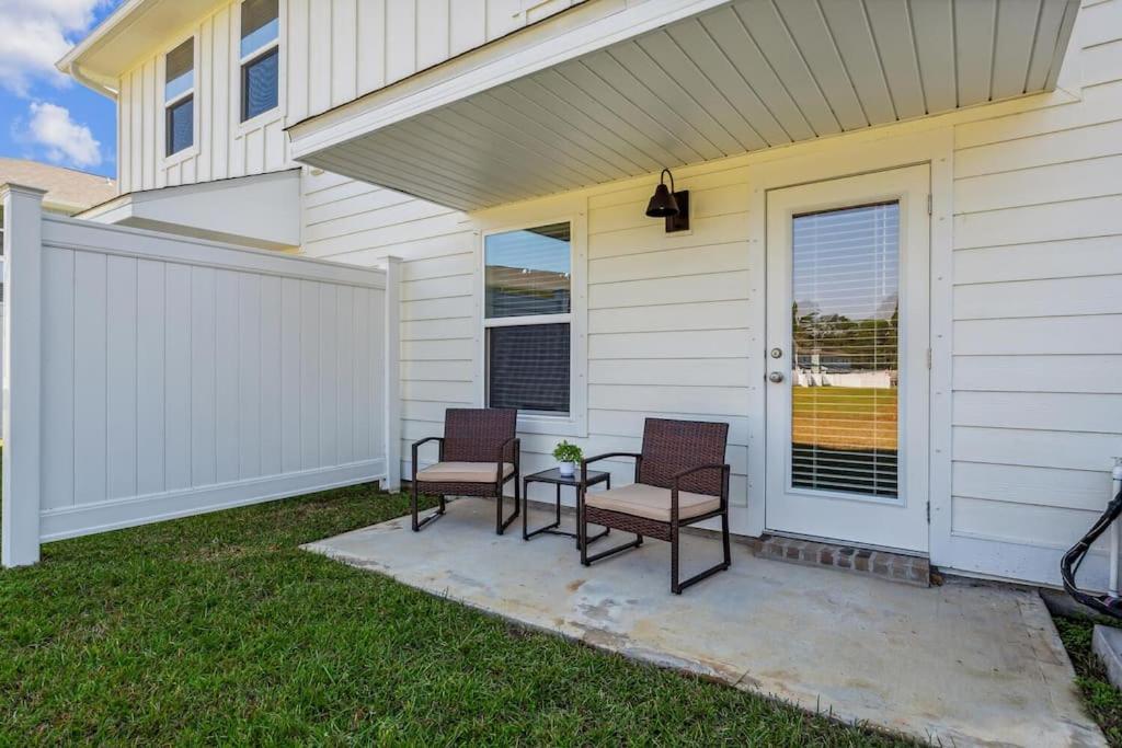 New Home near UWF & PNS Beach! view 4