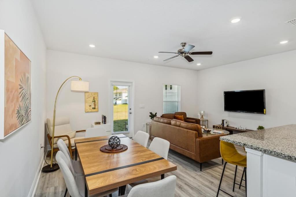 New Home near UWF & PNS Beach! view 5