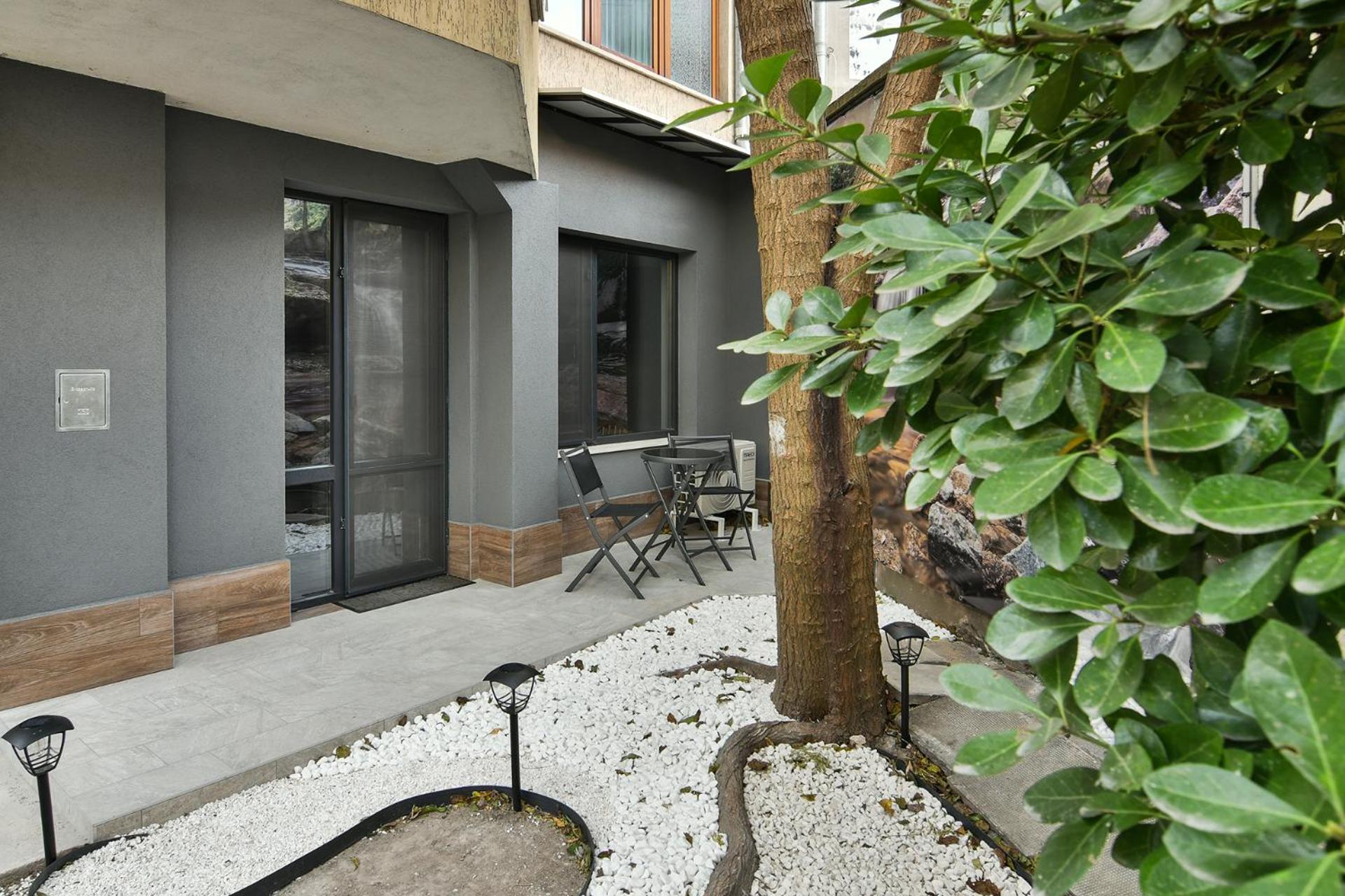 Central Apartments with Patio Close to Sea